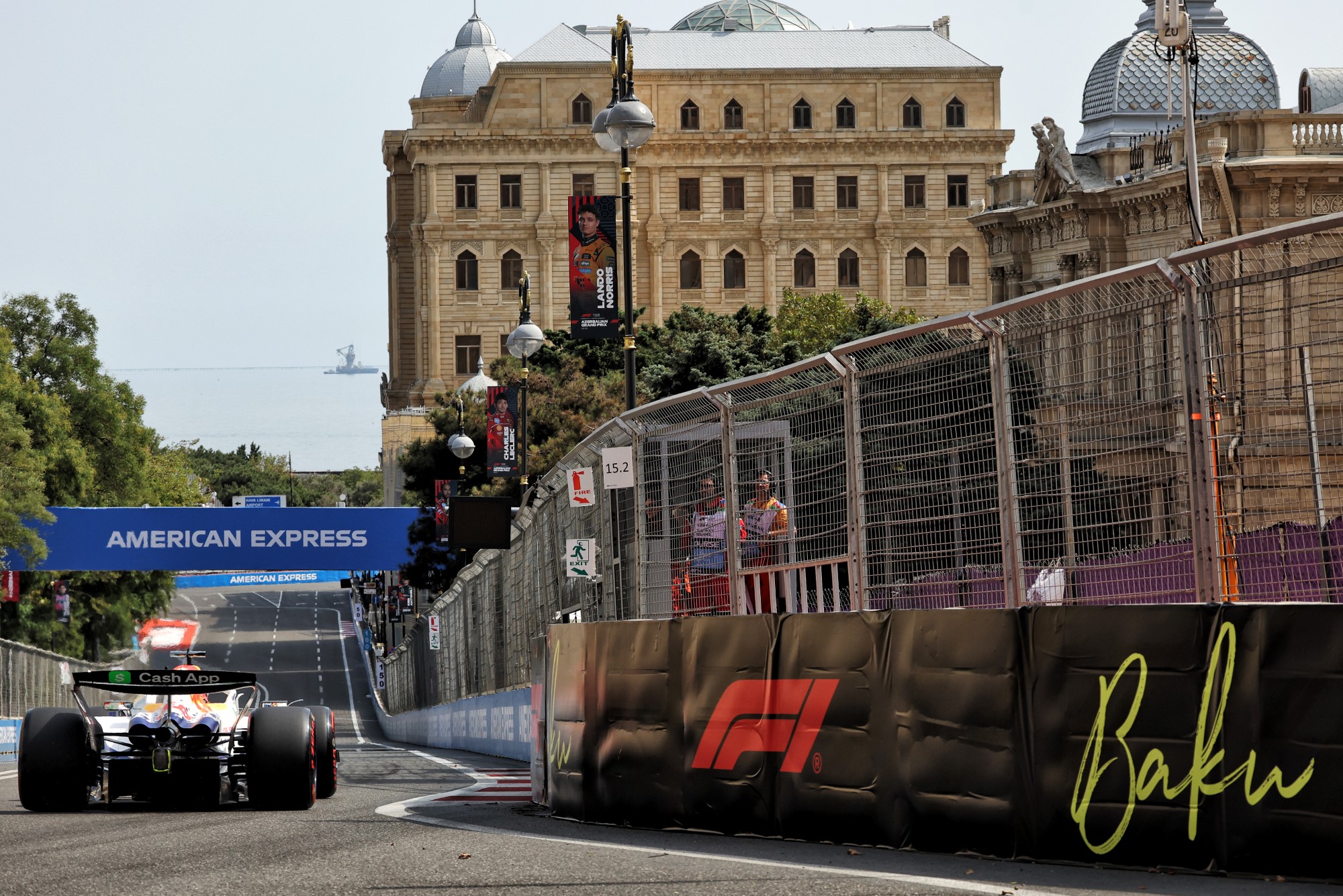 Galeria: Confira as imagens do primeiro dia da F1 no Azerbaijão Isack Hadjar (FRA) Racing Bulls VCARB 02.