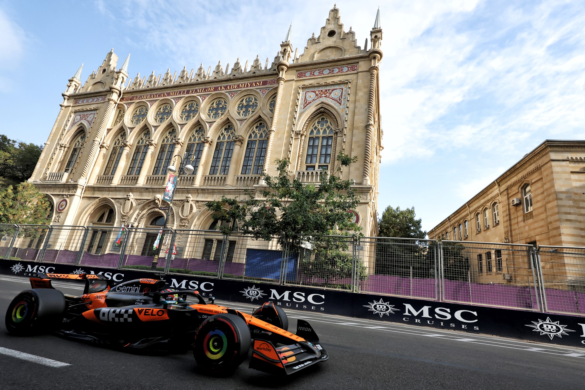 Galeria: Confira as imagens do primeiro dia da F1 no Azerbaijão Oscar Piastri (AUS) McLaren MCL39.