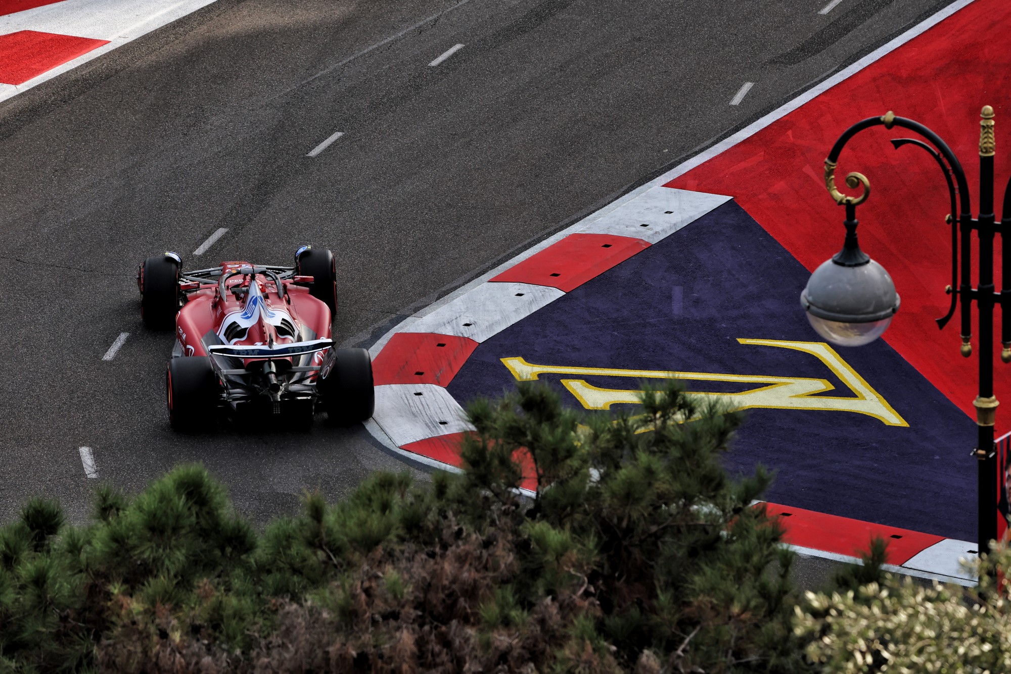 Galeria: Confira as imagens do primeiro dia da F1 no Azerbaijão Charles Leclerc (MON) Ferrari SF-25.