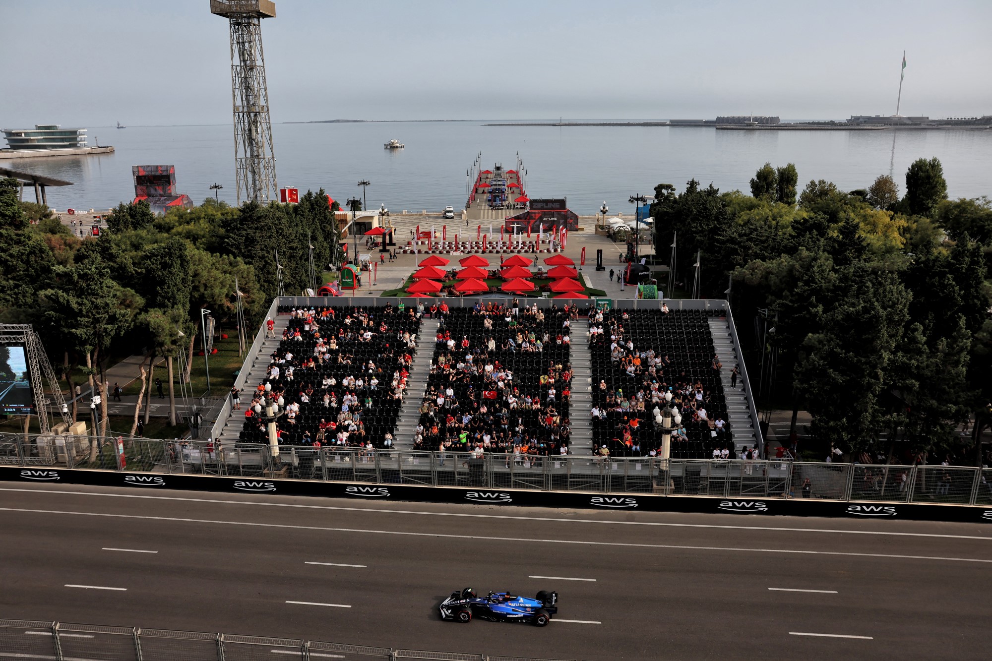 Galeria: Confira as imagens do primeiro dia da F1 no Azerbaijão Alexander Albon (THA) Atlassian Williams Racing FW47.