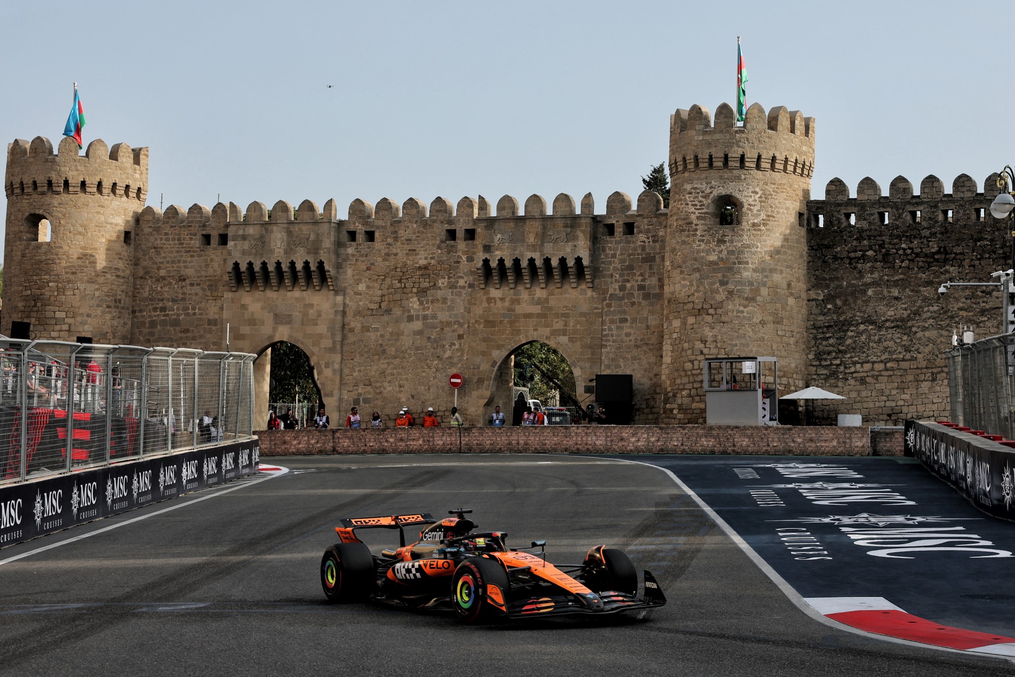 Galeria: Confira as imagens do primeiro dia da F1 no Azerbaijão Oscar Piastri (AUS) McLaren MCL39.