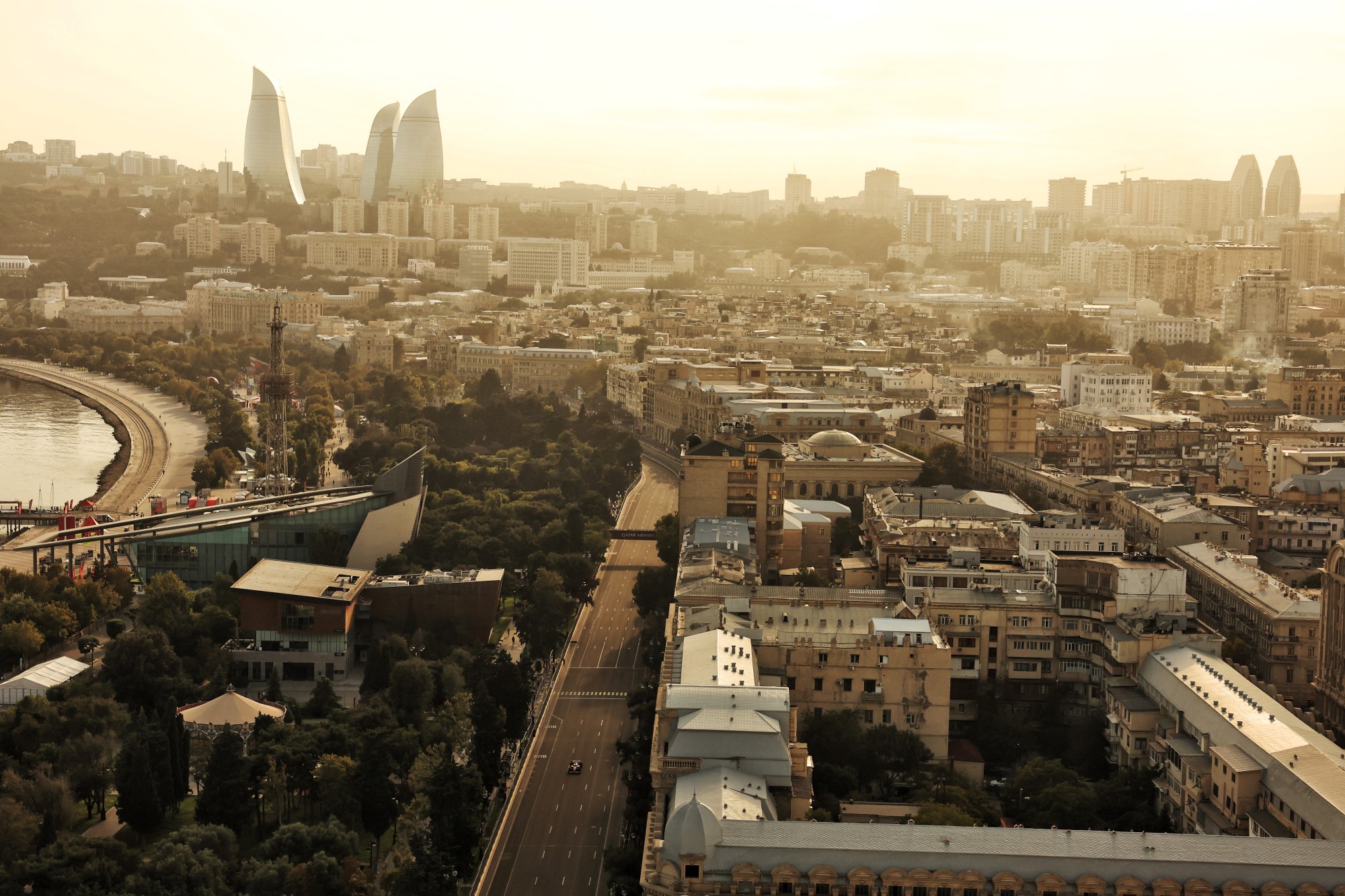 Galeria: Confira as imagens do primeiro dia da F1 no Azerbaijão Lewis Hamilton (GBR) Ferrari SF-25.