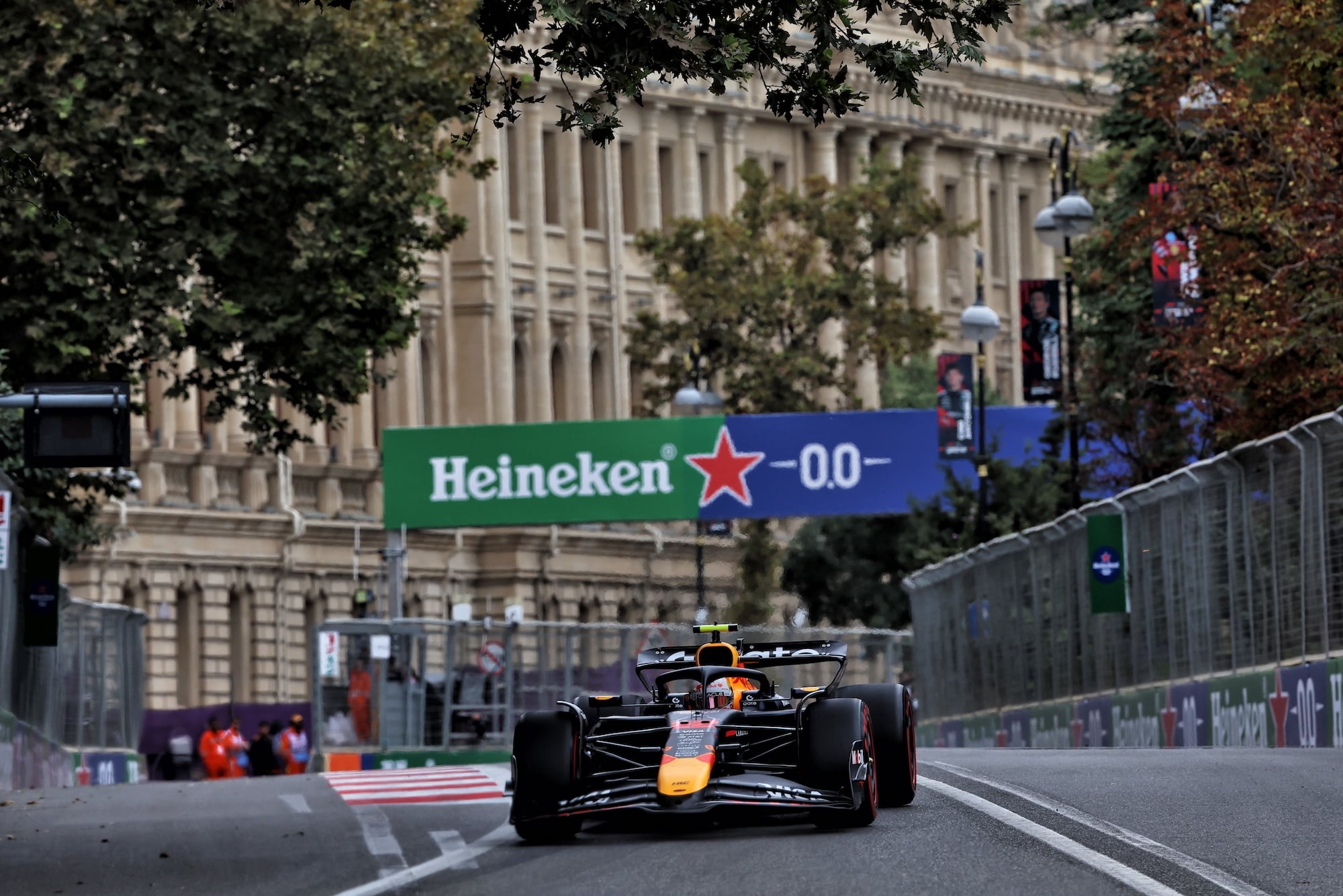 Yuki Tsunoda (JPN) Red Bull Racing RB21.
