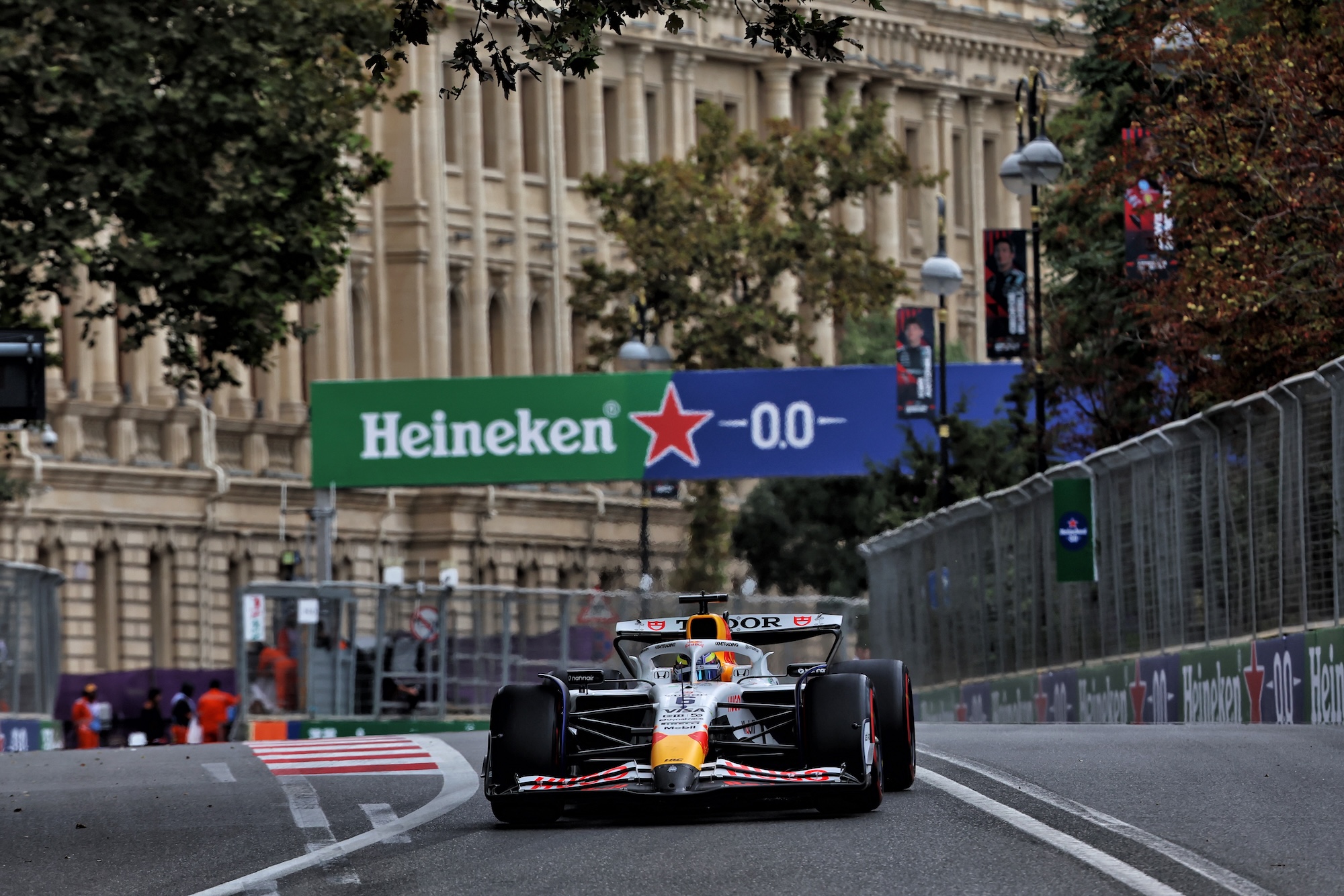 F1: Curiosidades e estatísticas da classificação caótica em Baku Isack Hadjar (FRA) Racing Bulls VCARB 02.