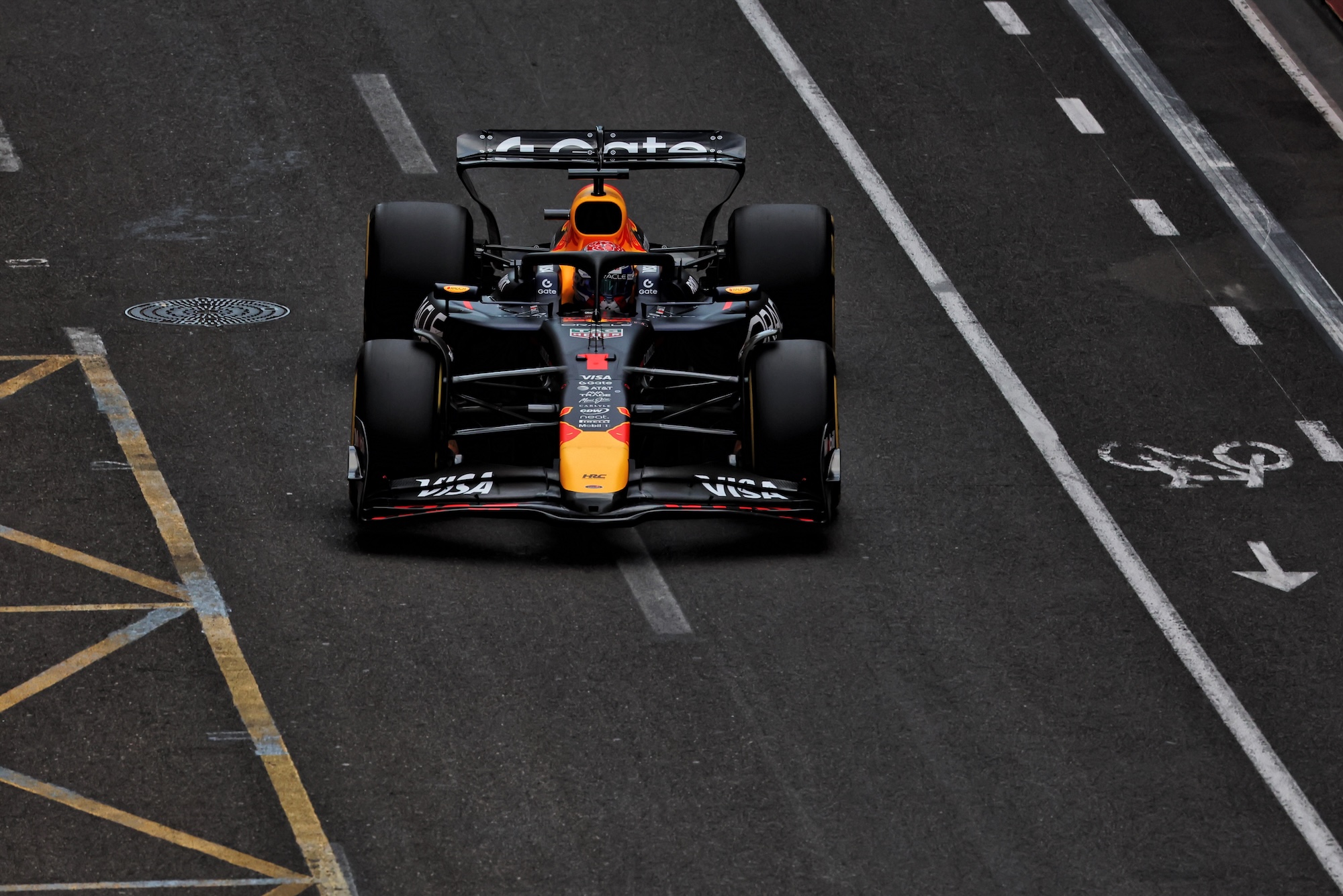 F1: Marko admite dificuldades com pneus na Red Bull para GP do Azerbaijão Max Verstappen (NLD) Red Bull Racing RB21.