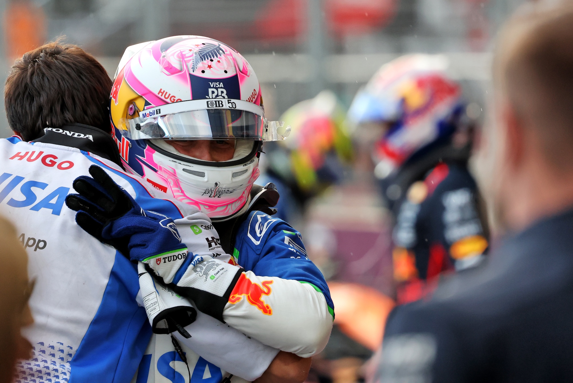 F1: Chadwick apoia novos pilotos na Racing Bulls em 2026: "Querem o próximo Verstappen" Liam Lawson (NZL) Racing Bulls celebrates his third position in qualifying parc ferme.