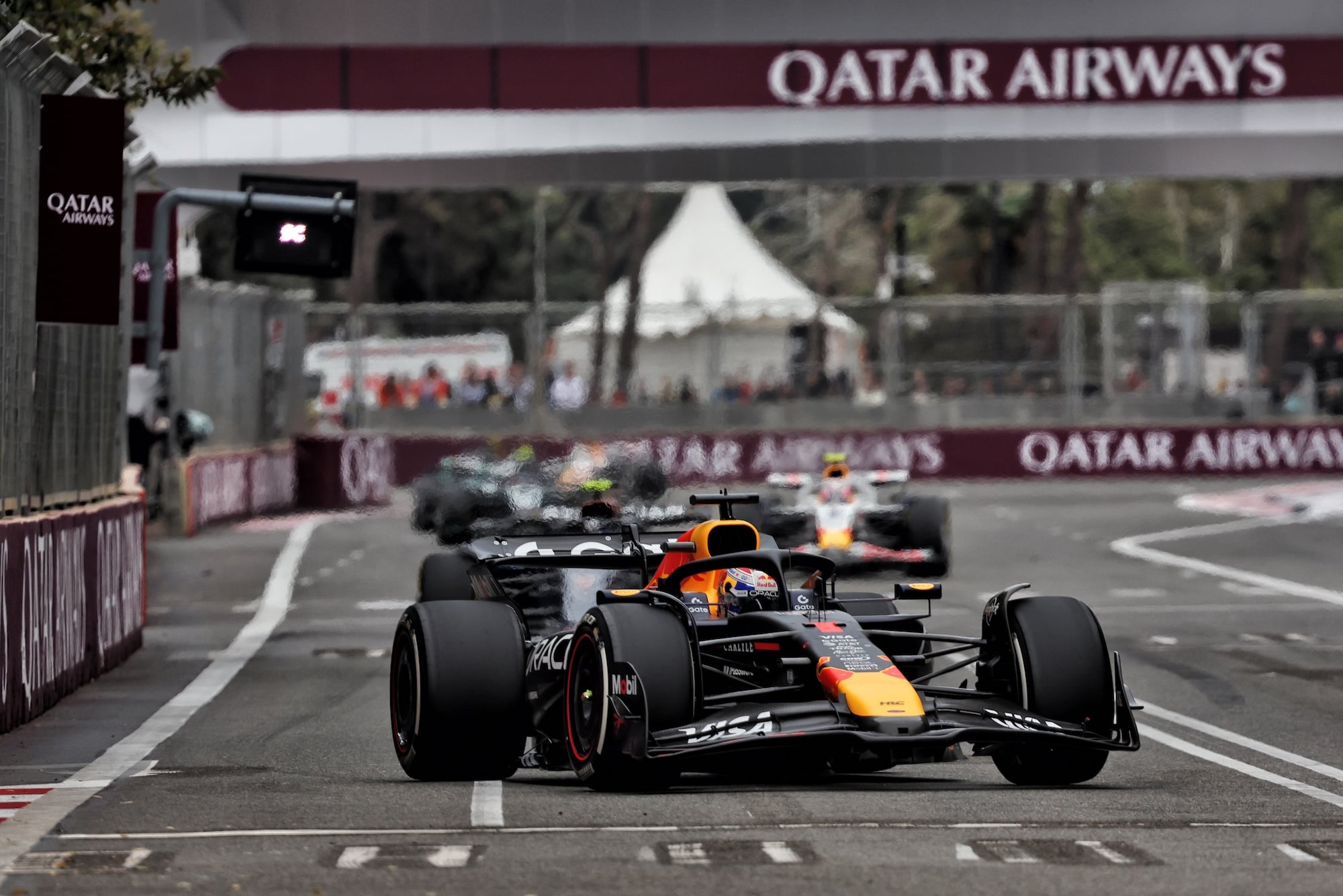 F1: Mekies vê vitória de Verstappen como "bom feedback para todos na fábrica" Max Verstappen (NLD) Red Bull Racing RB21.