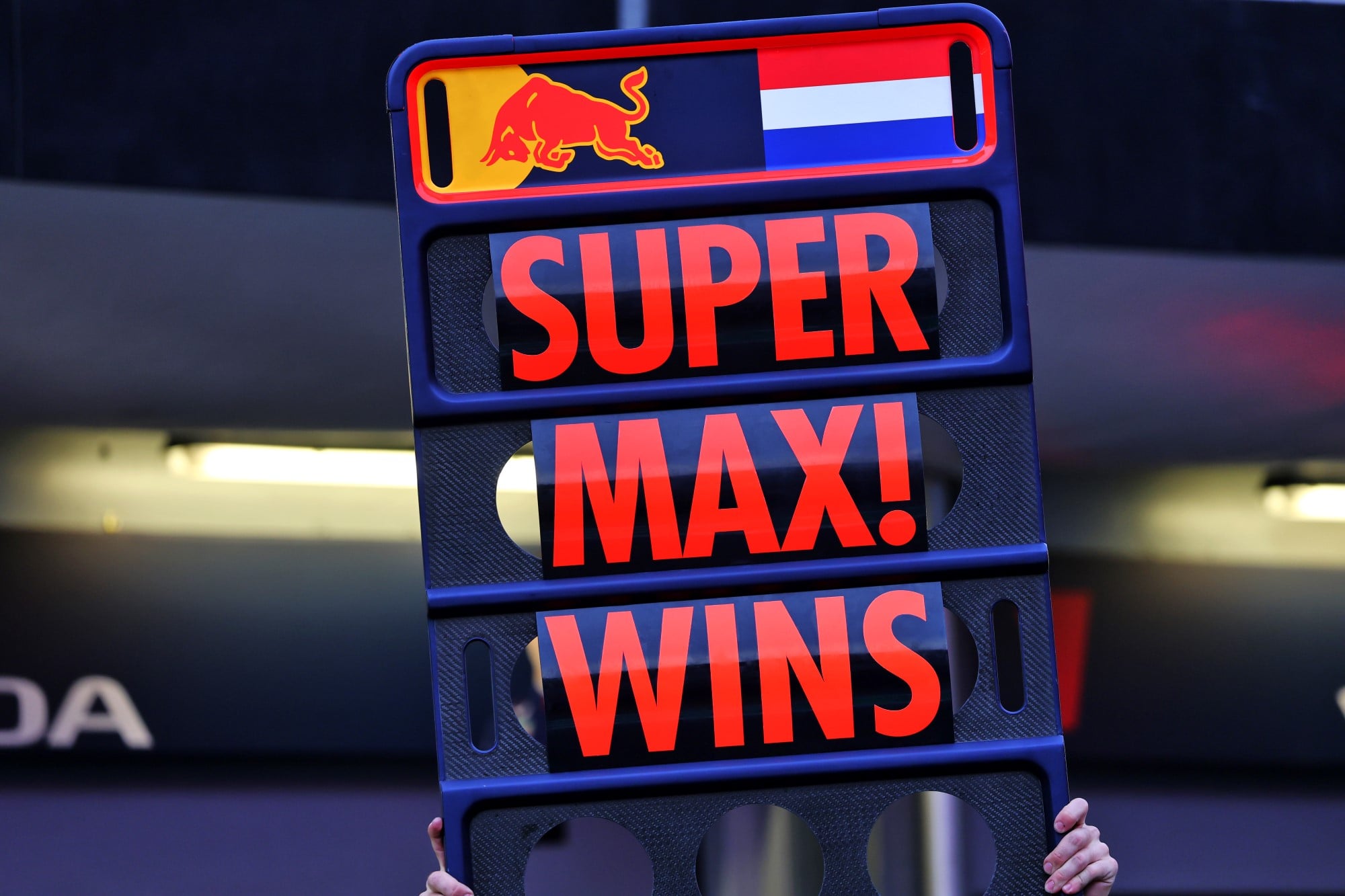 F1: Imprensa italiana destaca vitória de Verstappen com Ferrari no Nordschleife F1 2025, Fórmula 1, GP do Azerbaijão, Baku