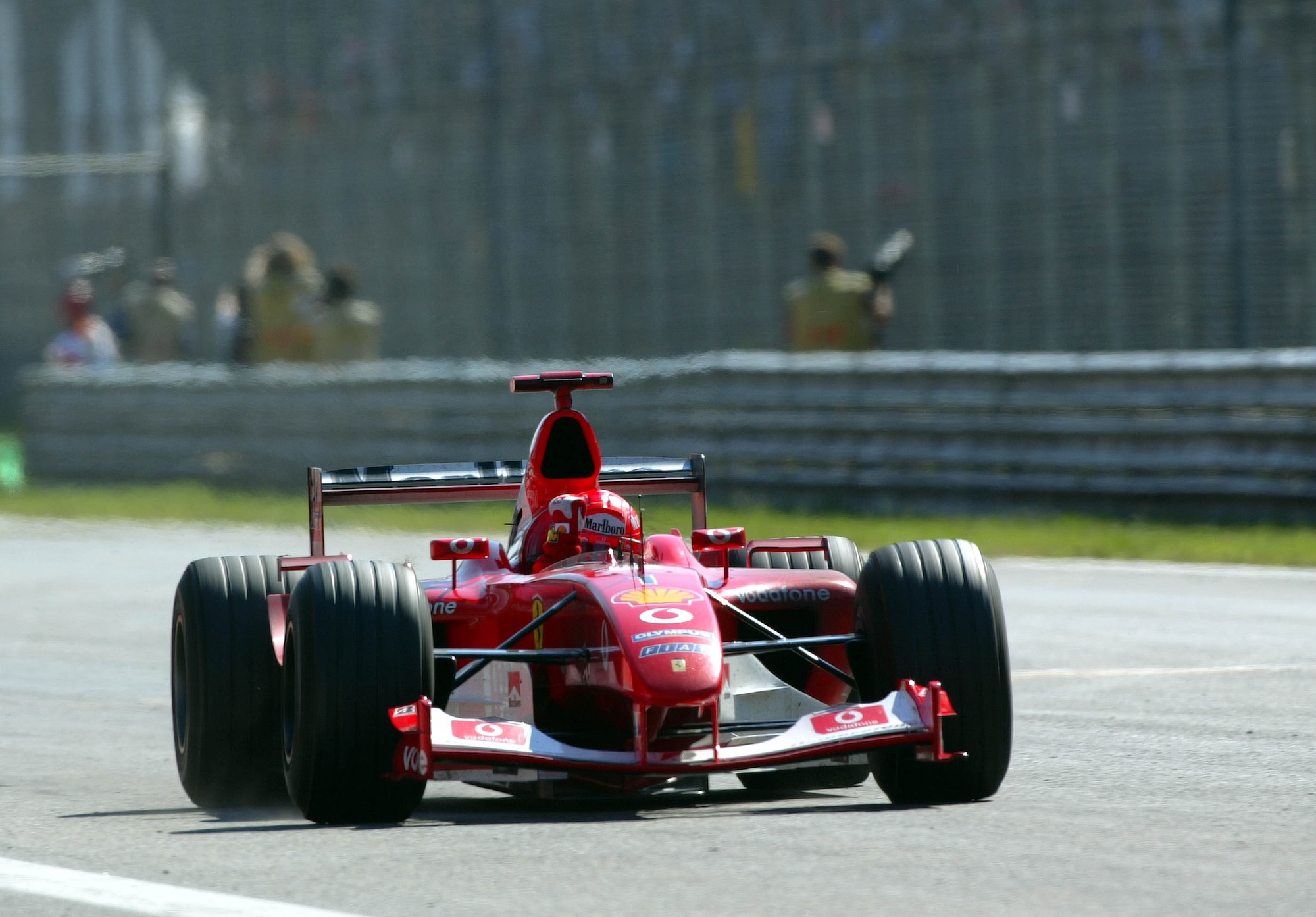 F1: Verstappen bate recorde de Schumacher e vence corrida mais rápida da história