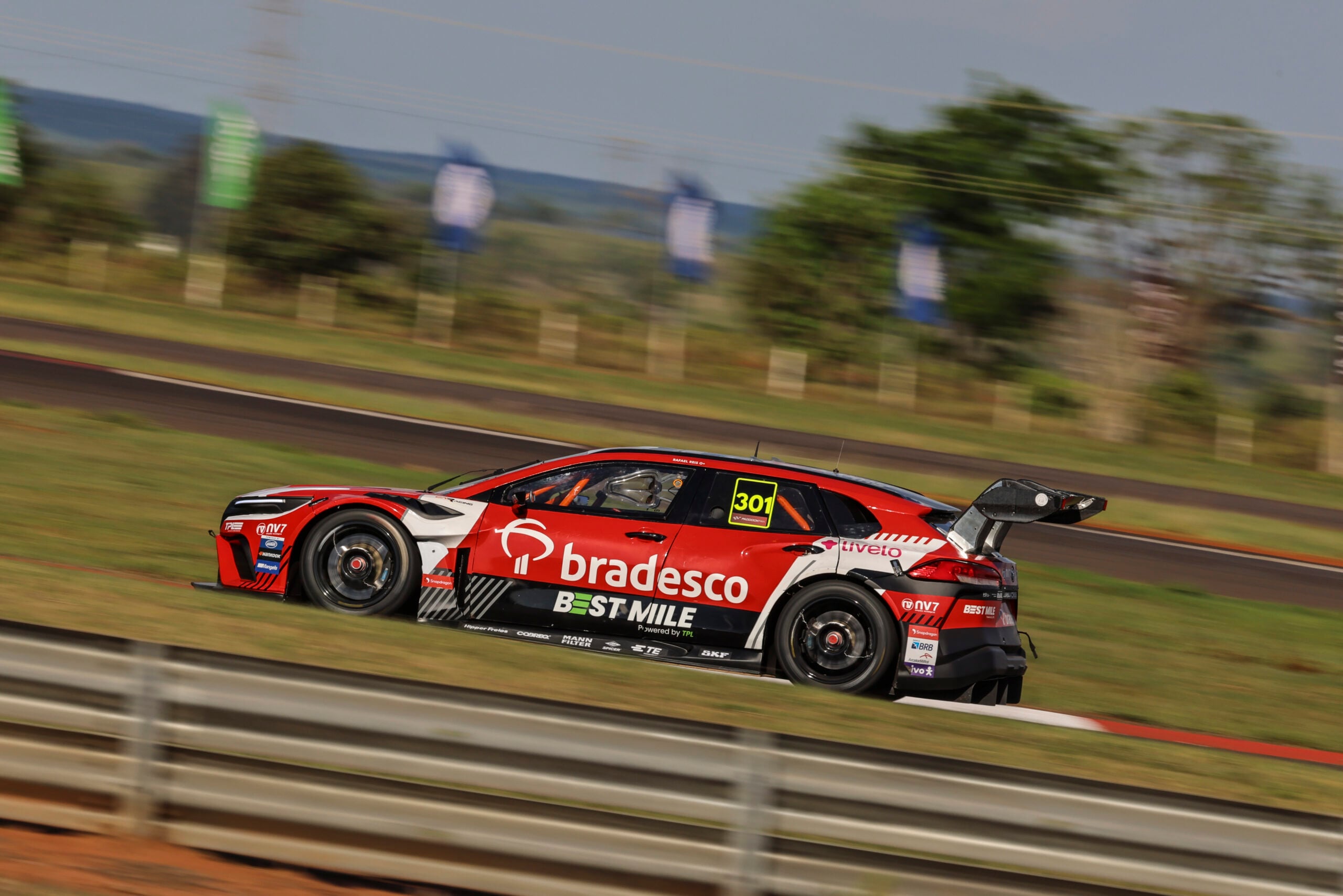 CAR Racing vê Rafael Reis escalar 16 posições e ser destaque da Sprint da Stock Car em Campo Grande Rafael Reis