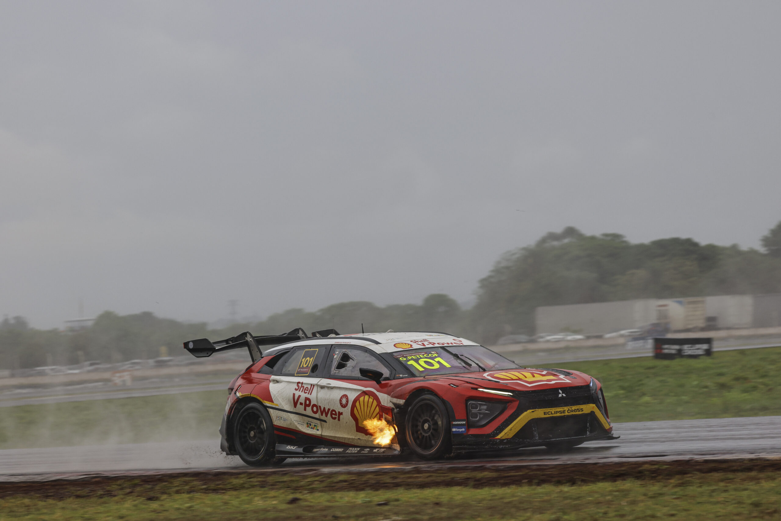 CAR Racing tem desempenho positivo e conquista top-10 com Gianluca Petecof na chuva em Campo Grande Gianluca Petecof
