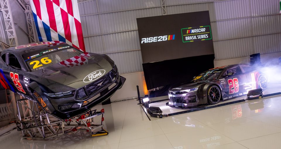 Tarso Marques vê 'alto nível' de pilotos da NASCAR Brasil: "Brigam de igual para igual" Tarso Marques vê 'alto nível' de pilotos da NASCAR Brasil: "Brigam de igual para igual"