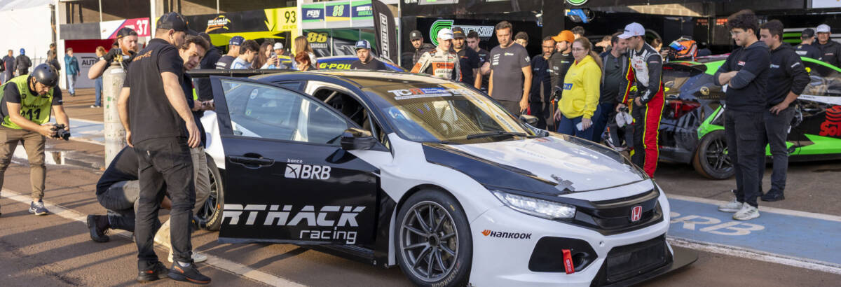 Pilotos da Turismo Nacional testam carros do TCR South America no Velocitta