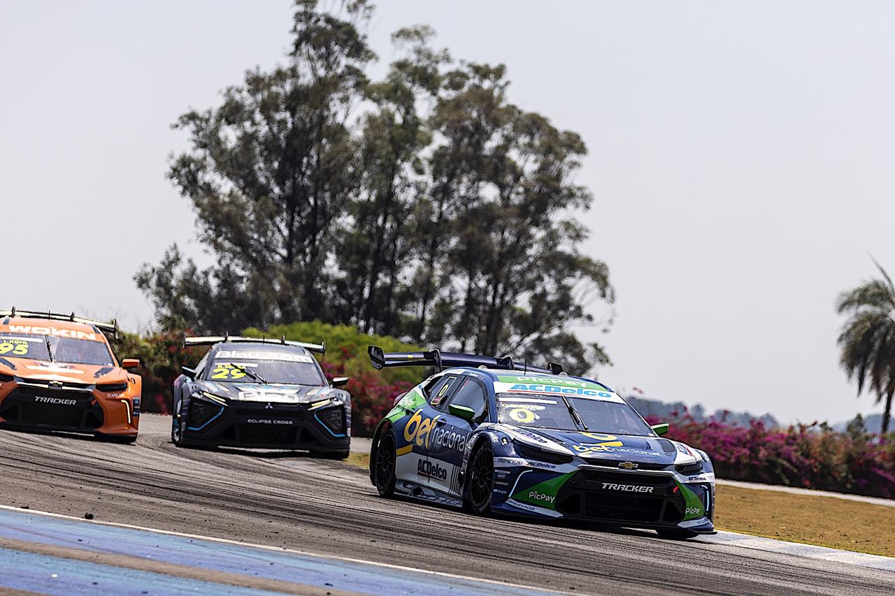 Cacá Bueno faz corrida de recuperação no Velocitta e cobra melhorias na Stock Car Cacá Bueno