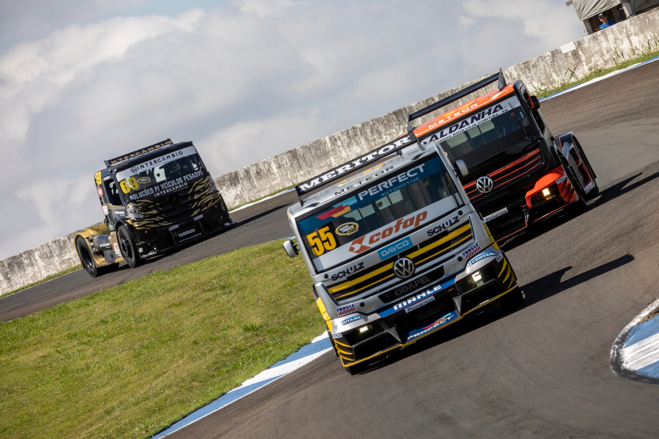 Freios em evidência na penúltima etapa da Copa Truck em Londrina