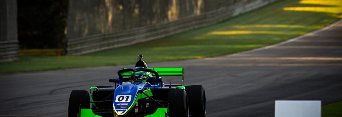 Bruno Ribeiro crava a pole na final e fecha Fórmula Regional Américas em 3º no campeonato