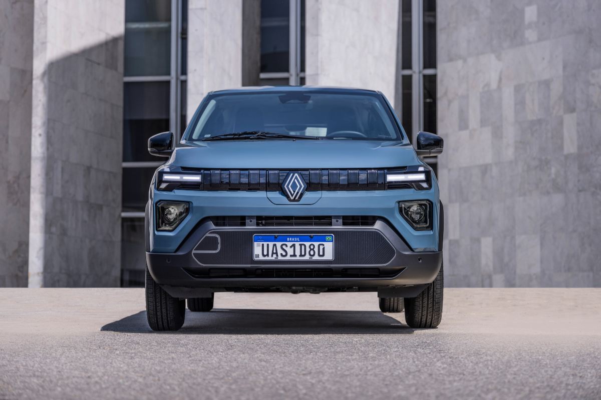 Renault Kwid E-Tech 2026 chega reestilizado por R$ 99.990 para brigar com BYD Dolphin Mini
