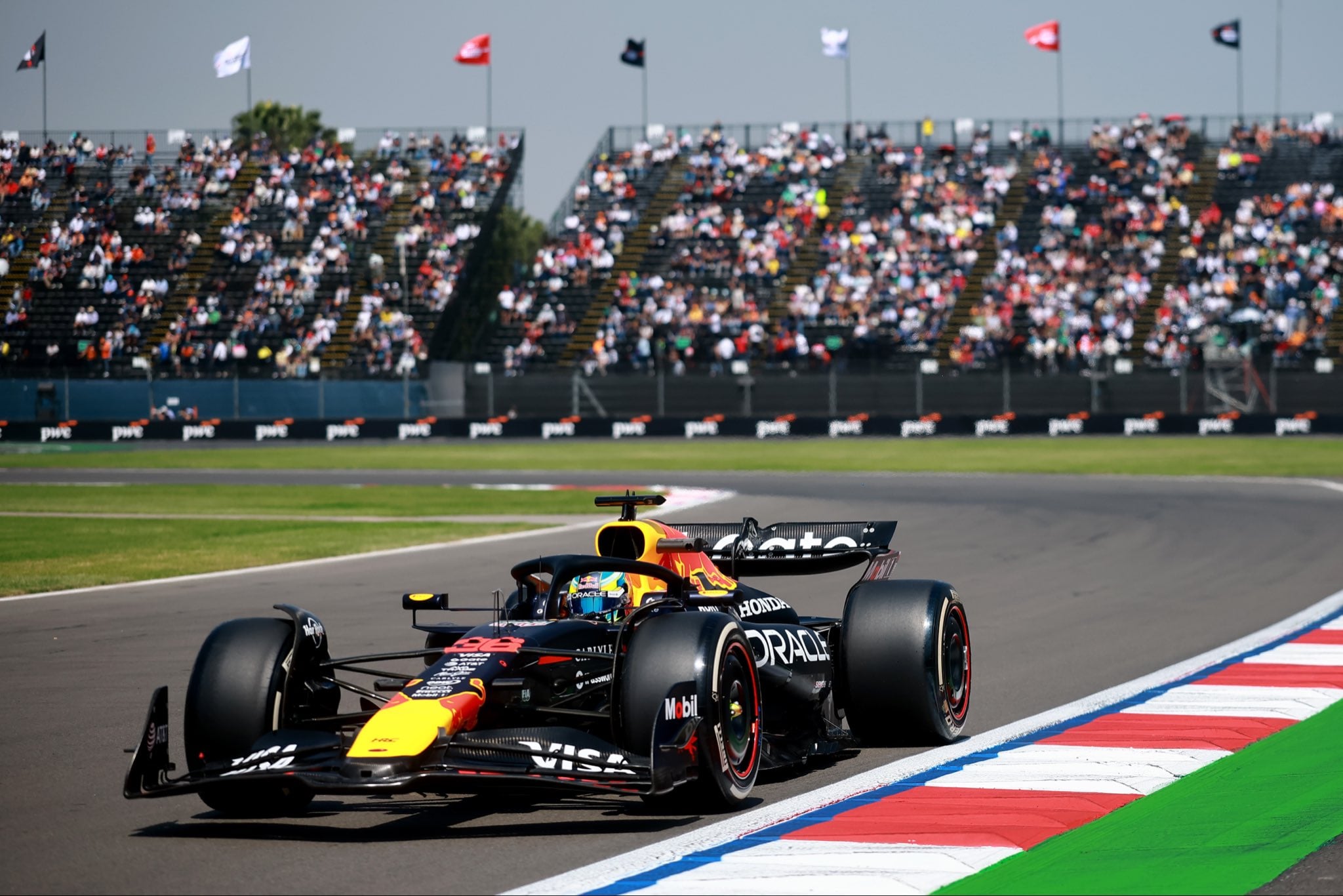 F1: Leclerc bate Antonelli e fica com melhor tempo no TL1 do GP do México F1: Leclerc bate Antonelli e fica com melhor tempo no TL1 do GP do México