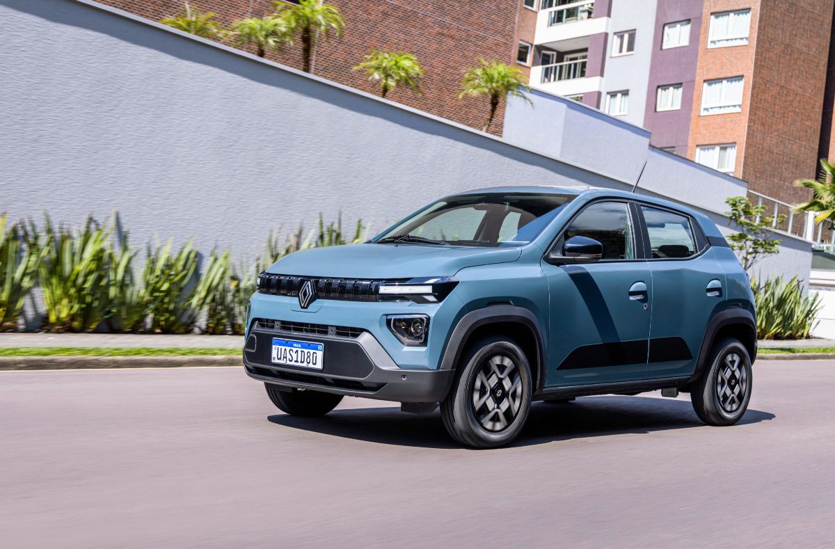 Renault Kwid E-Tech 2026 chega reestilizado por R$ 99.990 para brigar com BYD Dolphin Mini