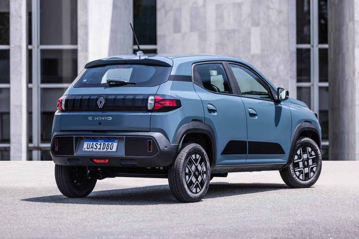 Renault Kwid E-Tech 2026 chega reestilizado por R$ 99.990 para brigar com BYD Dolphin Mini