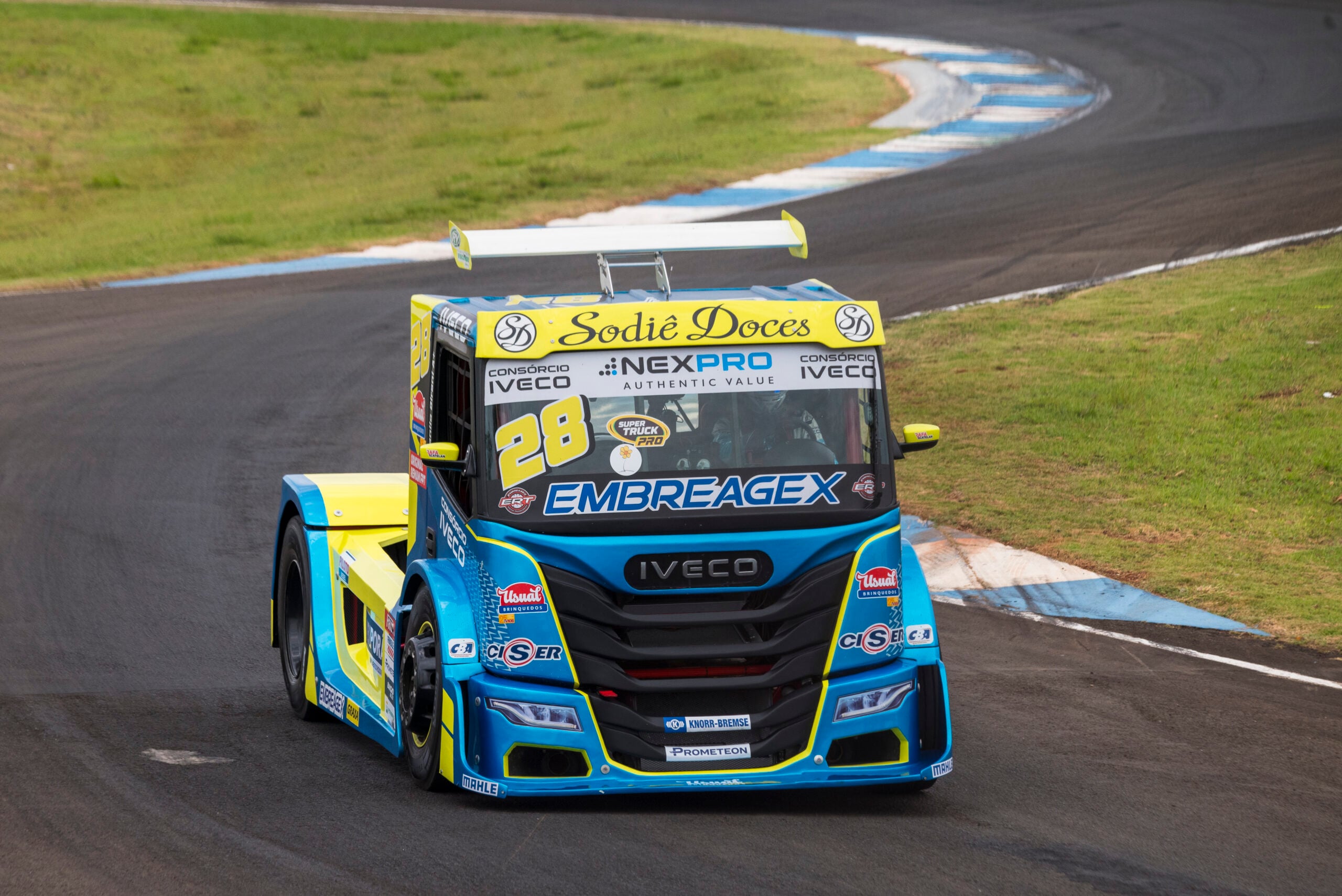 Dirani coloca Iveco Usual Racing em 2º lugar no primeiro dia de atividades da Copa Truck em Londrina