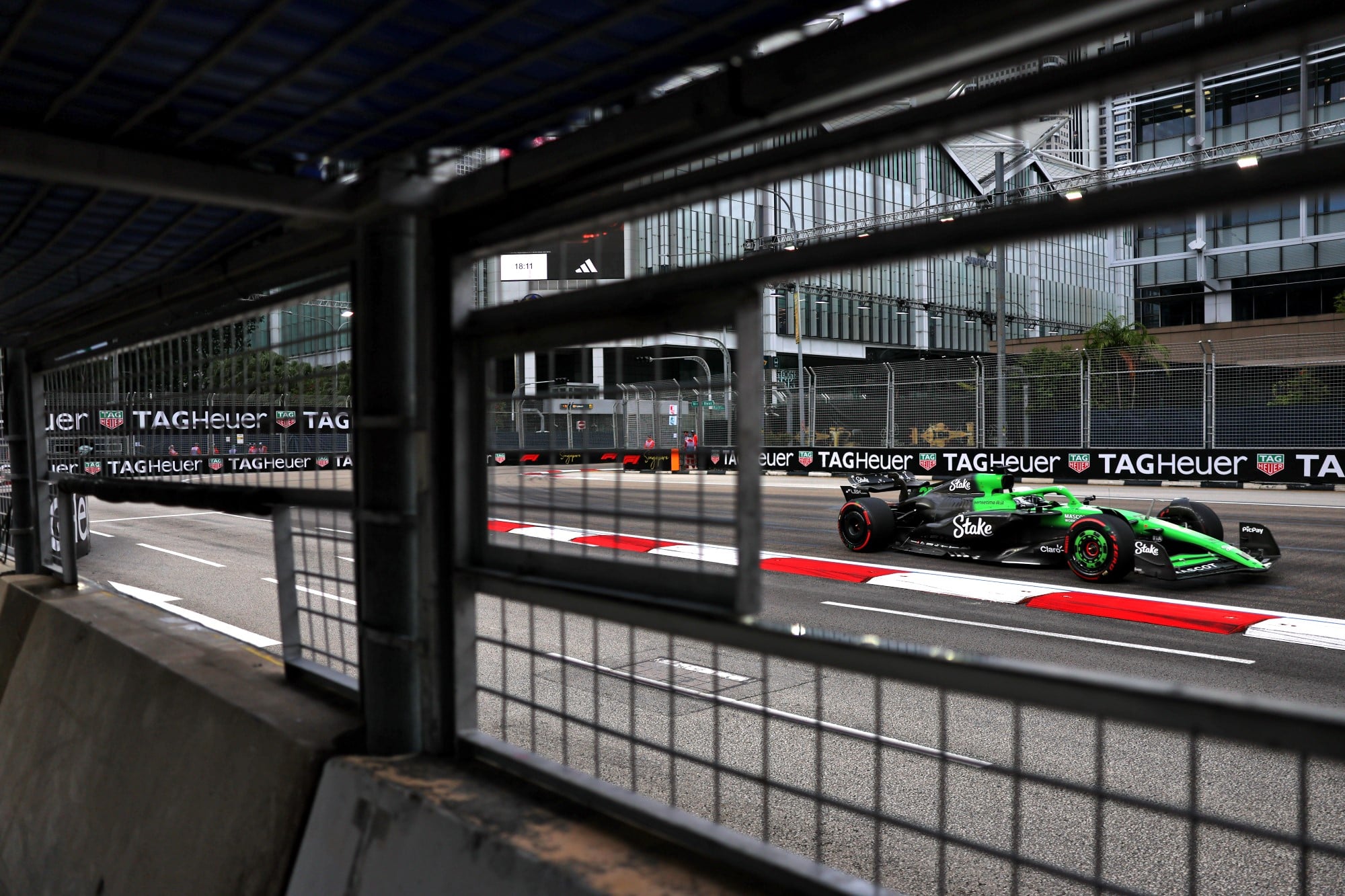 F1: As imagens dos primeiros treinos do GP de Singapura Nico Hulkenberg (GER) Sauber C45.