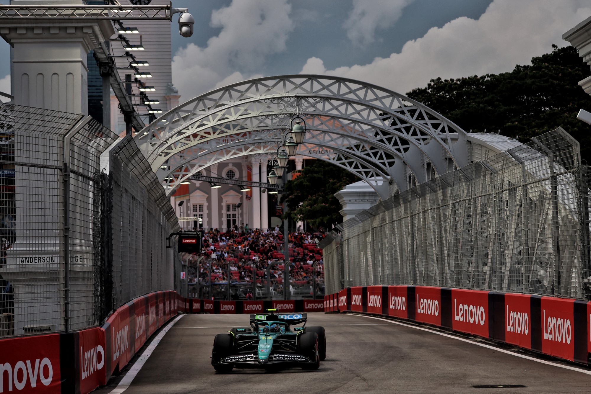 F1: CEO da Aston Martin relembra Lauda em briga de Alonso e Hamilton em Singapura Fernando Alonso (ESP) Aston Martin F1 Team AMR25.