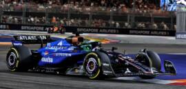 F1: Albon alerta McLaren sobre Verstappen na briga pelo título de 2025