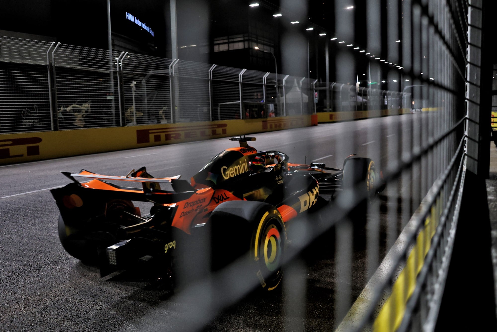 F1: As imagens dos primeiros treinos do GP de Singapura Oscar Piastri (AUS) McLaren MCL39.