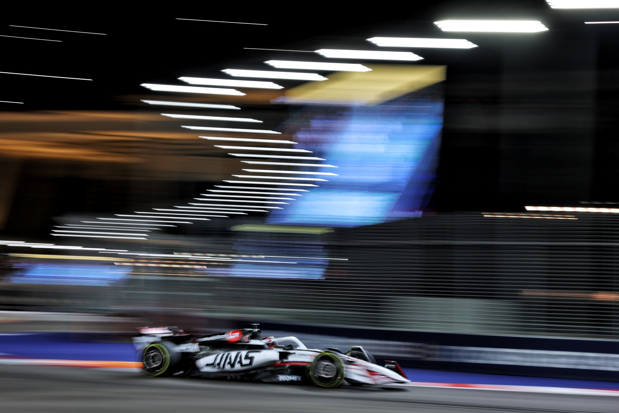 F1: As imagens dos primeiros treinos do GP de Singapura Esteban Ocon (FRA) Haas VF-25.