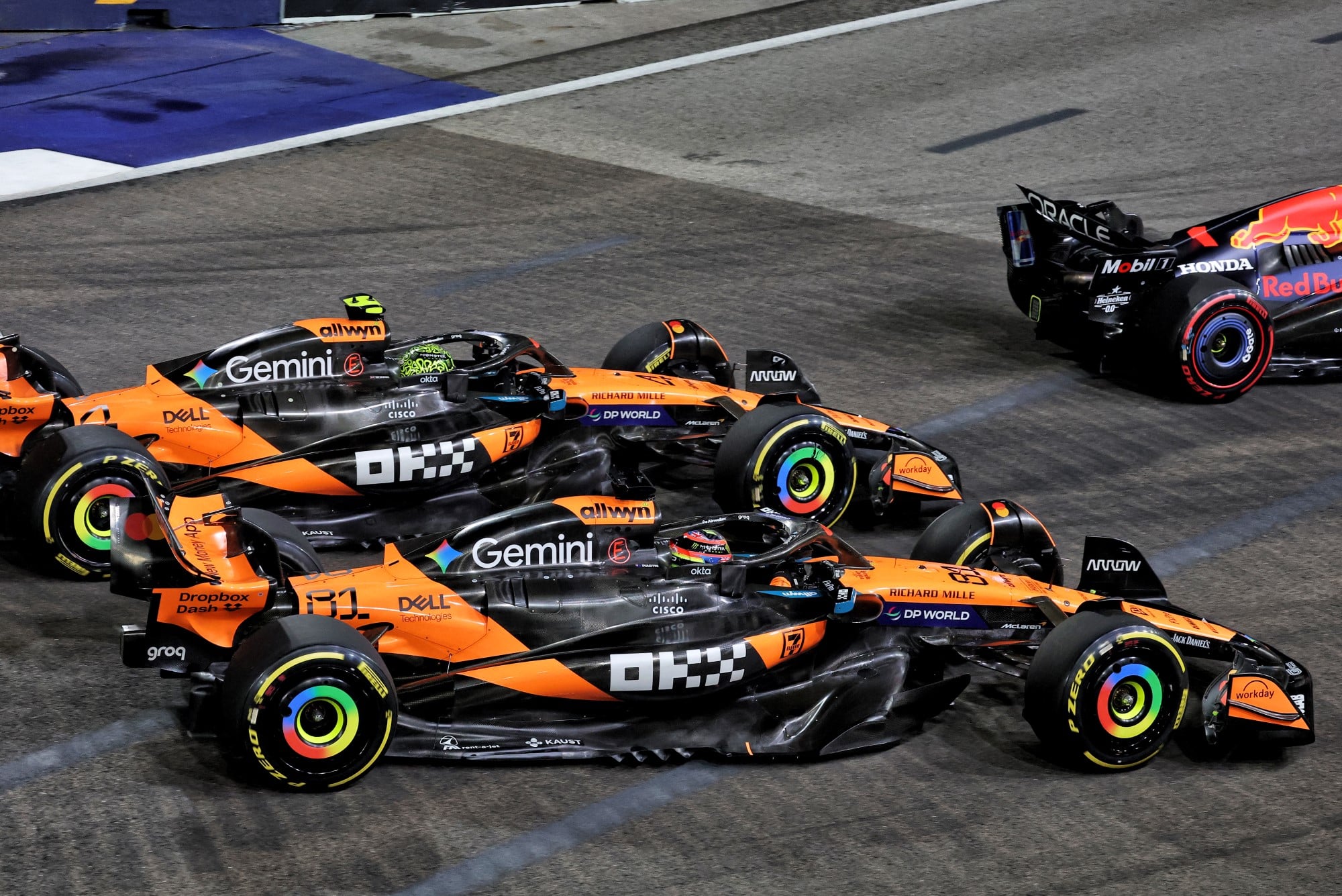 Oscar Piastri (AUS) McLaren MCL39 and Lando Norris (GBR) McLaren MCL39 battle for position at the start of the race.