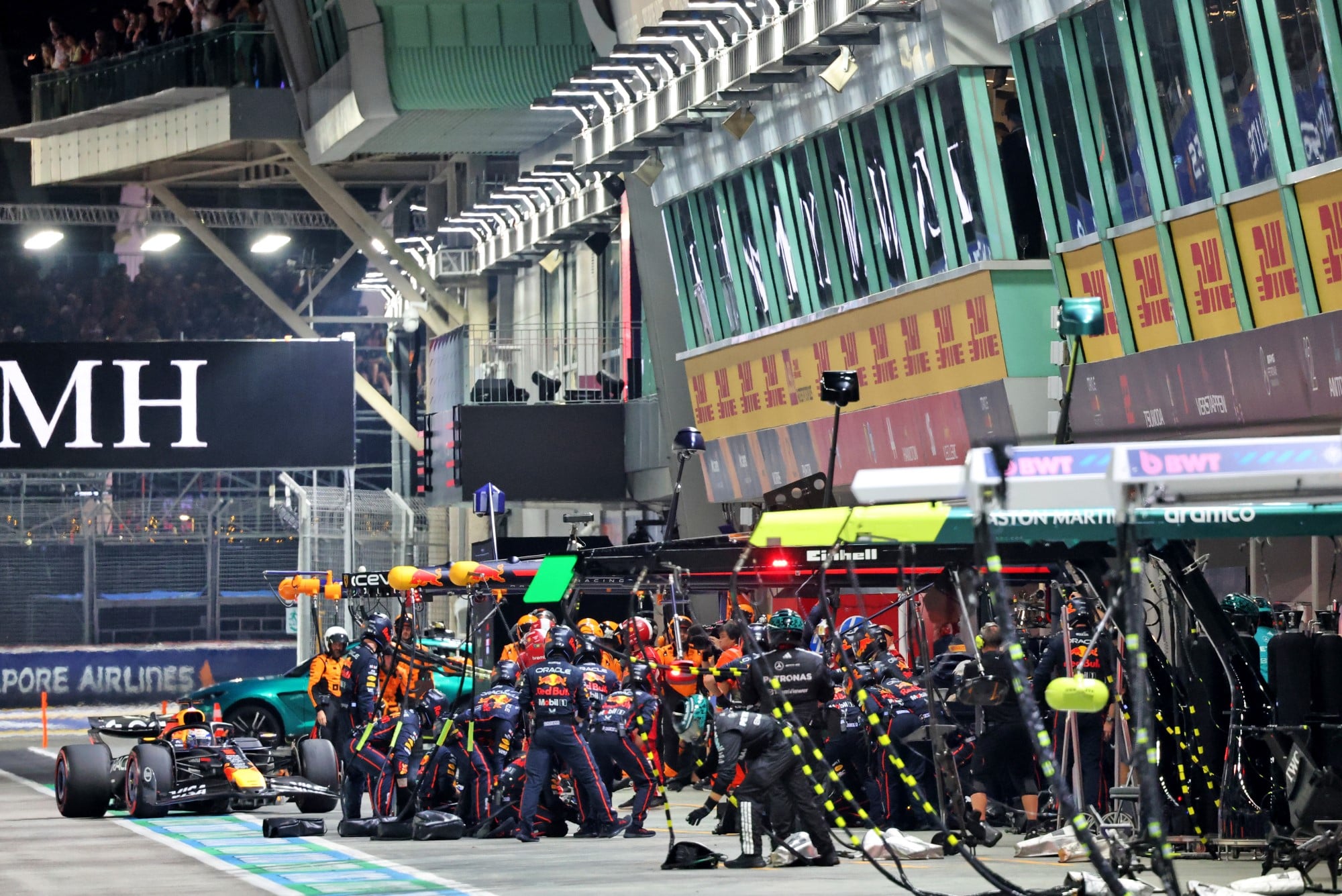 Max Verstappen (NLD) Red Bull Racing RB21 makes a pit stop.