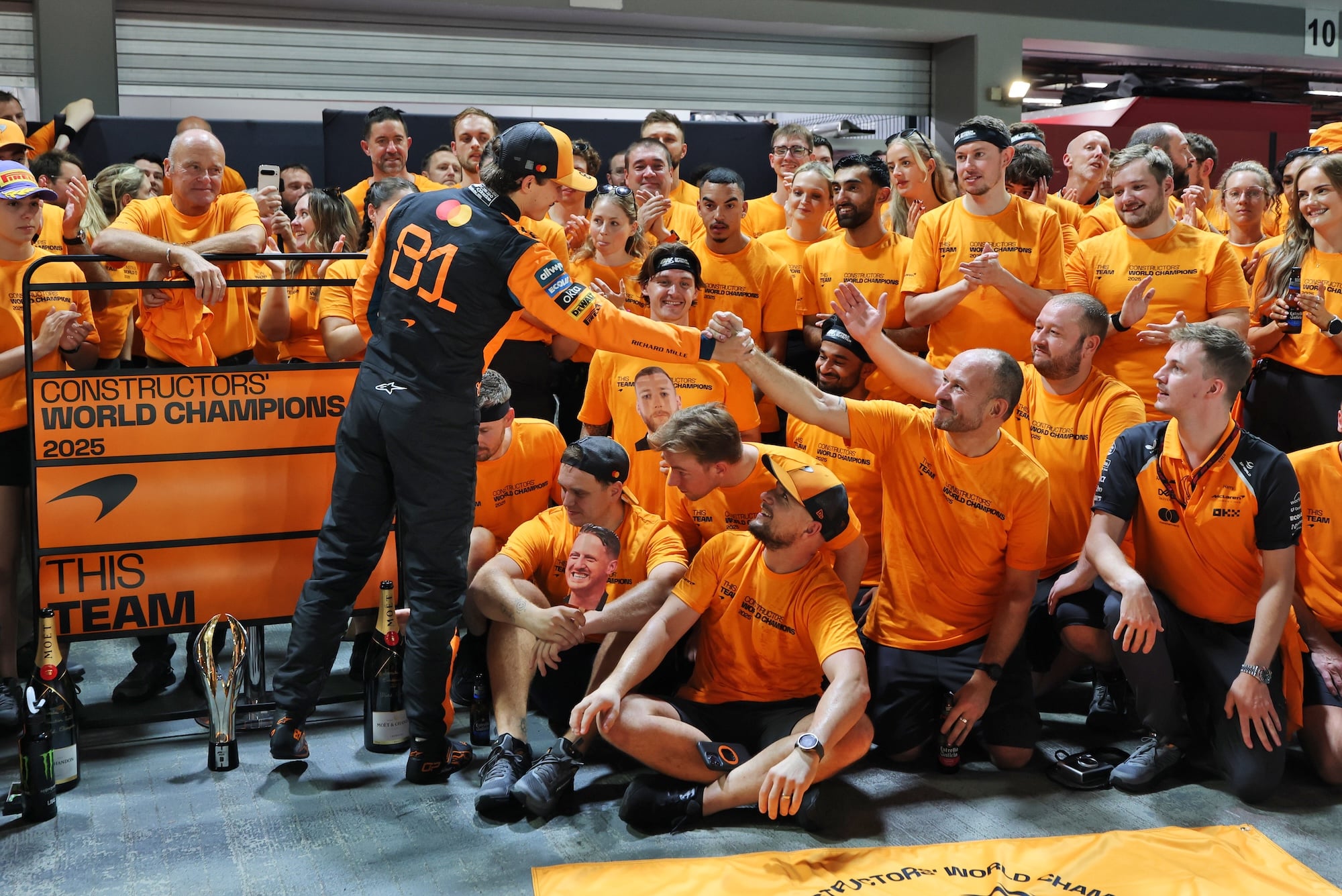 F1: McLaren é campeã de Construtores com dobro de pontos da Mercedes F1: McLaren é campeã de Construtores com dobro de pontos da Mercedes