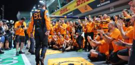 No Paddock da F1: Russell domina Singapura em noite tensa; McLaren sela o bi de Construtores sob rusgas internas