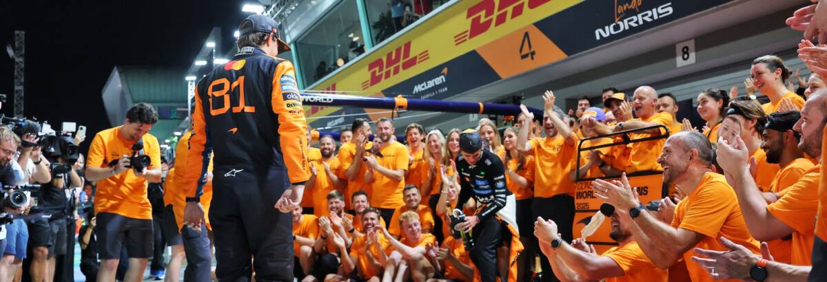 No Paddock da F1: Russell domina Singapura em noite tensa; McLaren sela o bi de Construtores sob rusgas internas