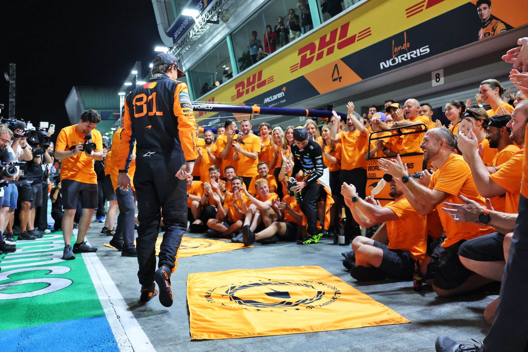 F1: McLaren explica corte de rádio entre Zak Brown e Piastri em Singapura F1: McLaren explica corte de rádio entre Zak Brown e Piastri em Singapura