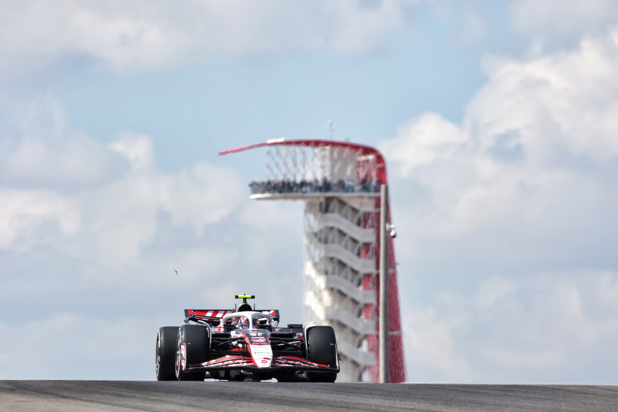 F1: Confira as imagens do primeiro dia do GP dos Estados Unidos Oliver Bearman (GBR) Haas VF-25.