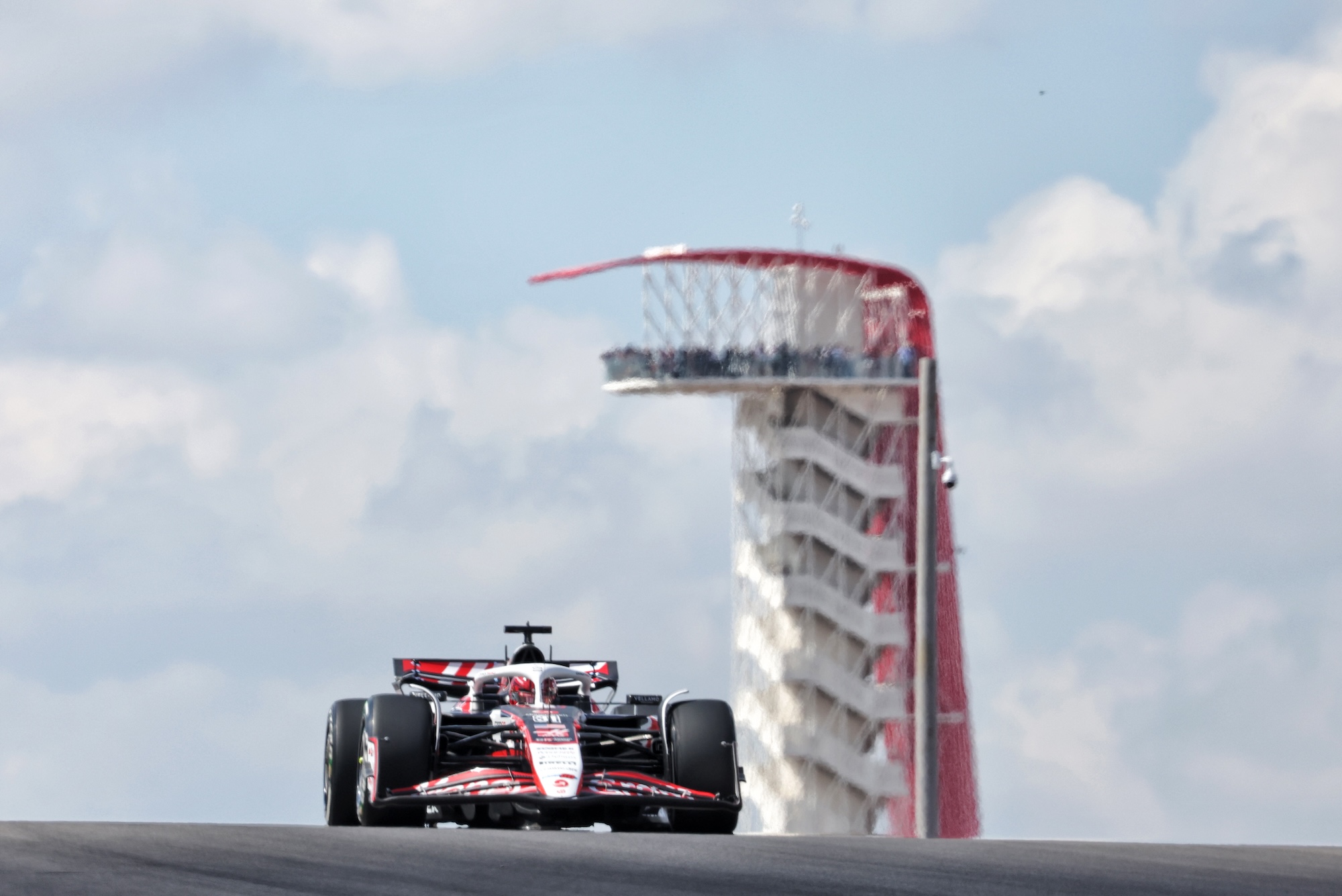 F1: Confira as imagens do primeiro dia do GP dos Estados Unidos Esteban Ocon (FRA) Haas VF-25.