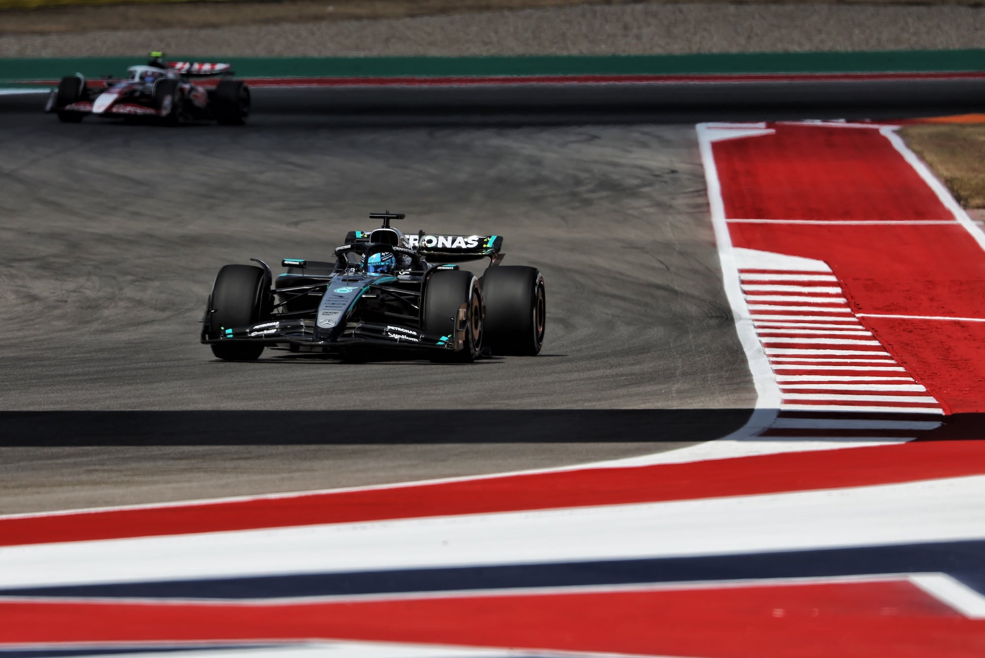 F1: Mercedes lamenta classificação Sprint no COTA: "Nunca brigamos pela pole" George Russell (GBR) Mercedes AMG F1 W16.