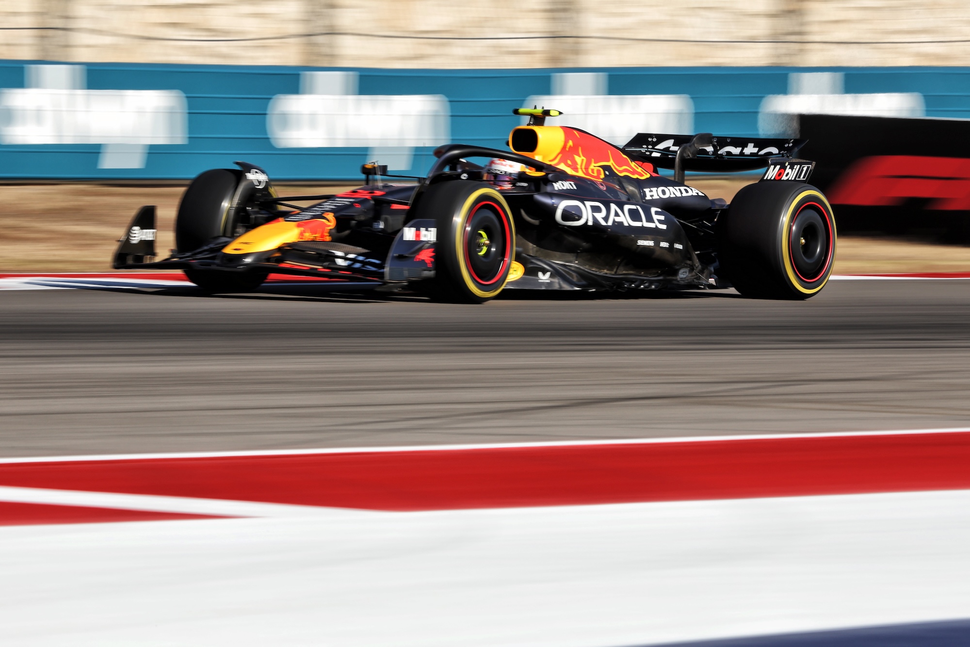 Yuki Tsunoda (JPN) Red Bull Racing RB21.