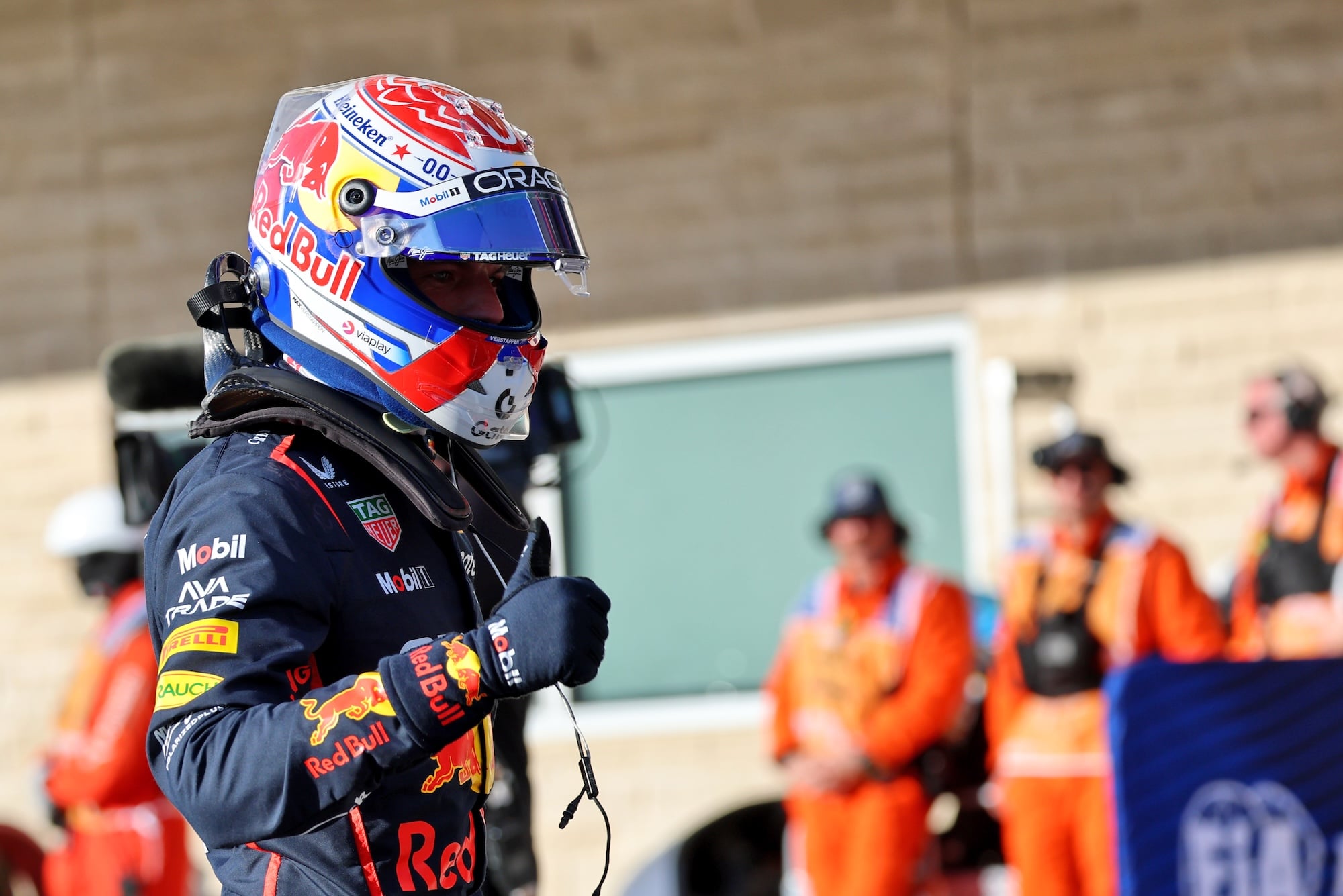 F1: Confira as imagens do primeiro dia do GP dos Estados Unidos Max Verstappen (NLD) Red Bull Racing celebrates his pole position in Sprint qualifying parc ferme.