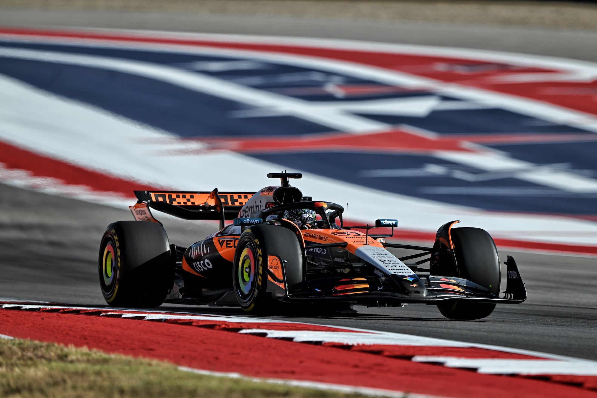 Oscar Piastri (AUS) McLaren MCL39.