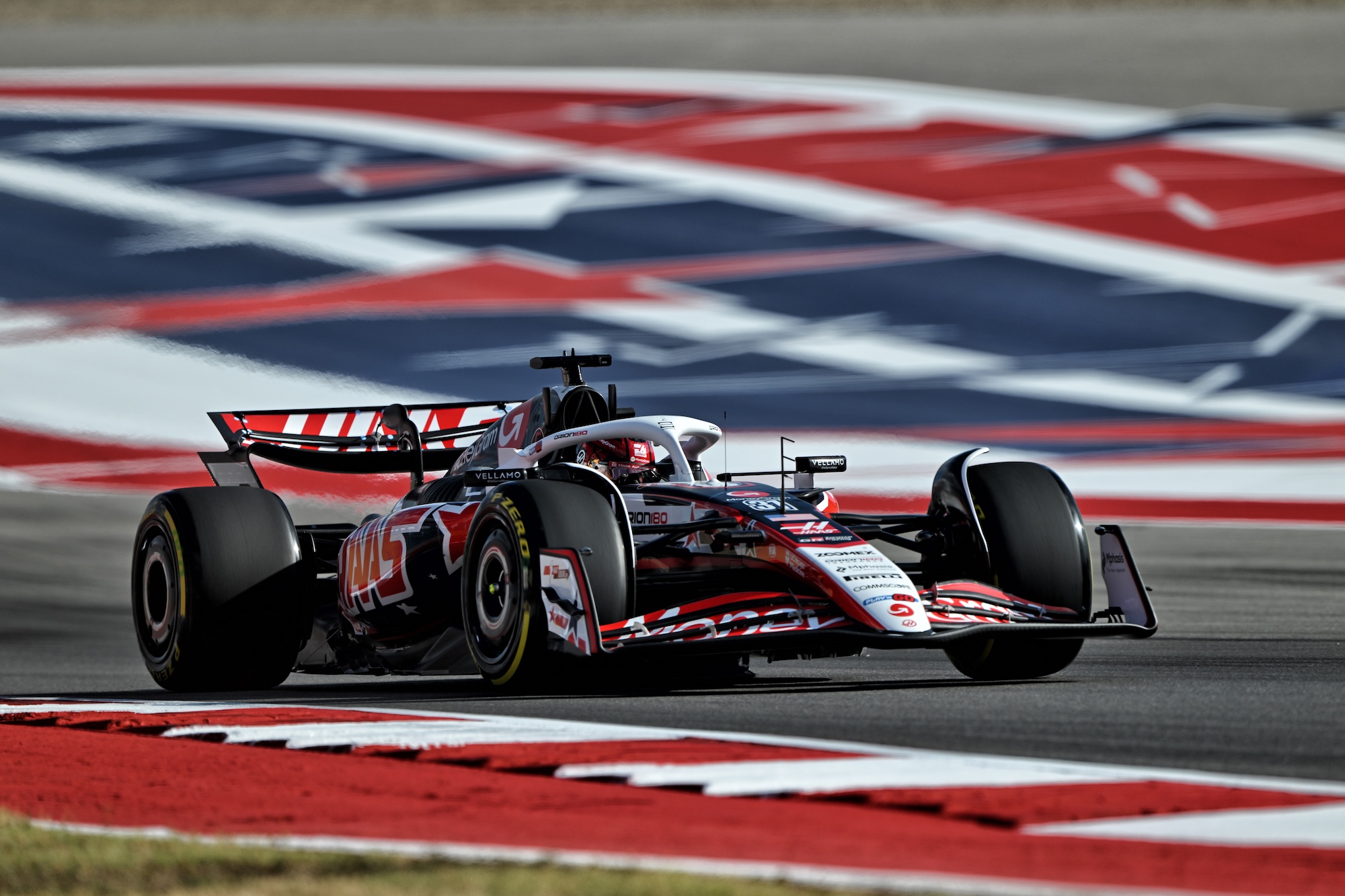 F1: Haas comemora desempenho de Bearman, enquanto Ocon enfrenta dificuldades Esteban Ocon (FRA) Haas VF-25.