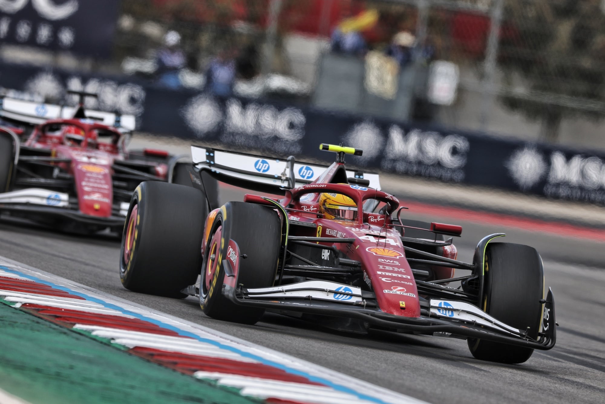 F1: Hamilton vê potencial na Ferrari, mas alerta para falta de consistência Lewis Hamilton (GBR) Ferrari SF-25.