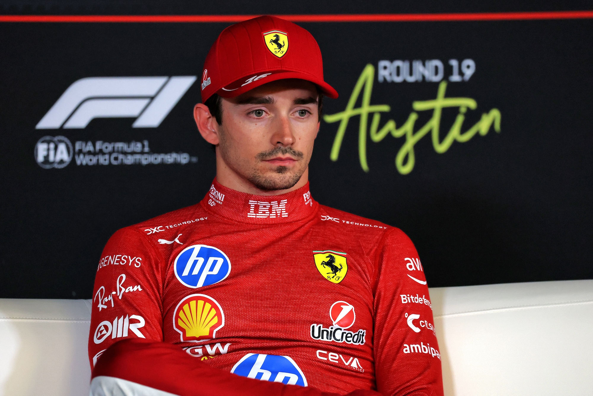 F1: Confira as imagens deste sábado do GP dos Estados Unidos 2025 Charles Leclerc (MON) Ferrari in the post qualifying FIA Press Conference.