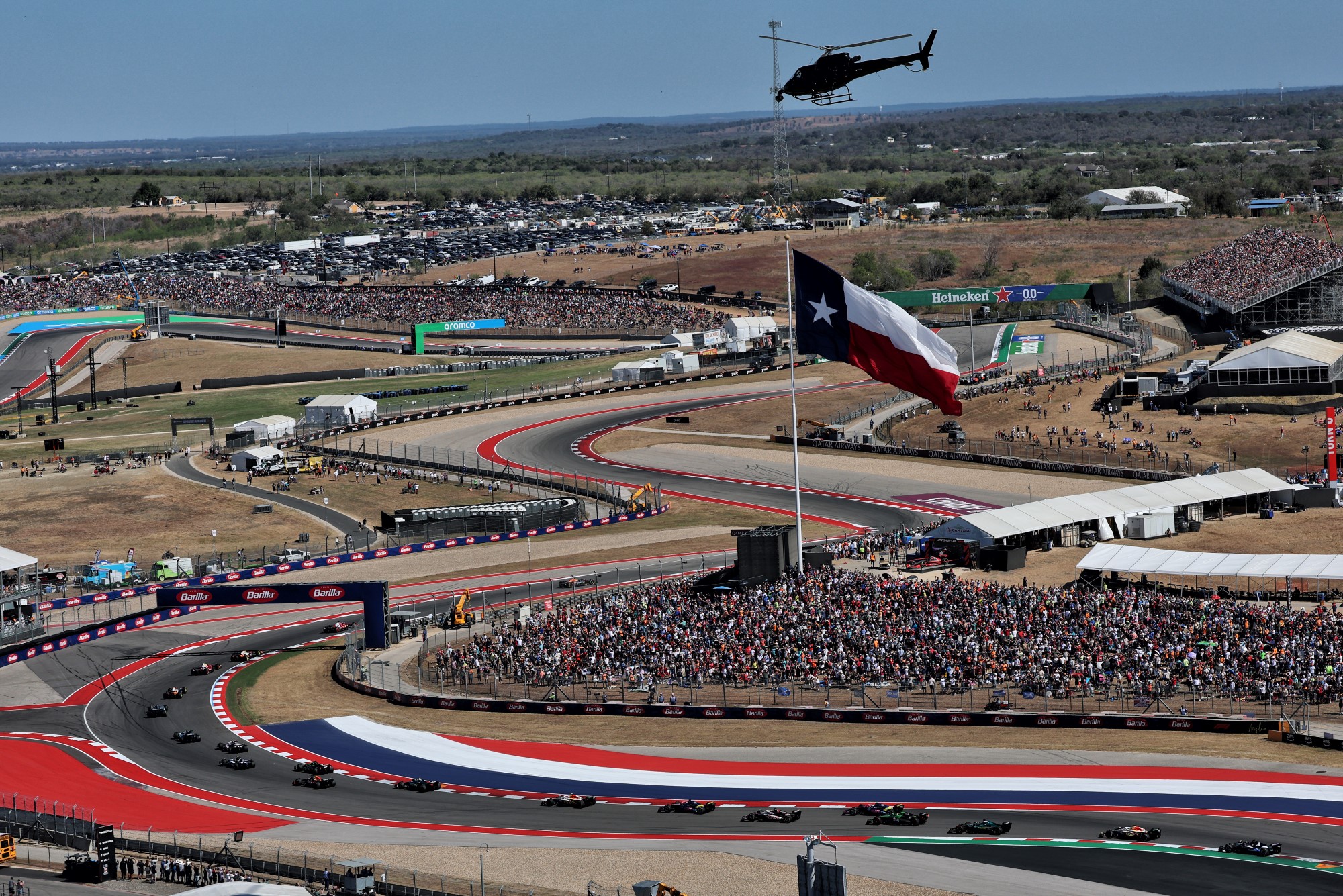 F1: Confira as imagens da vitória de Verstappen no GP do Estados Unidos 2025 Max Verstappen (NLD) Red Bull Racing RB21 leads at the start of the race.