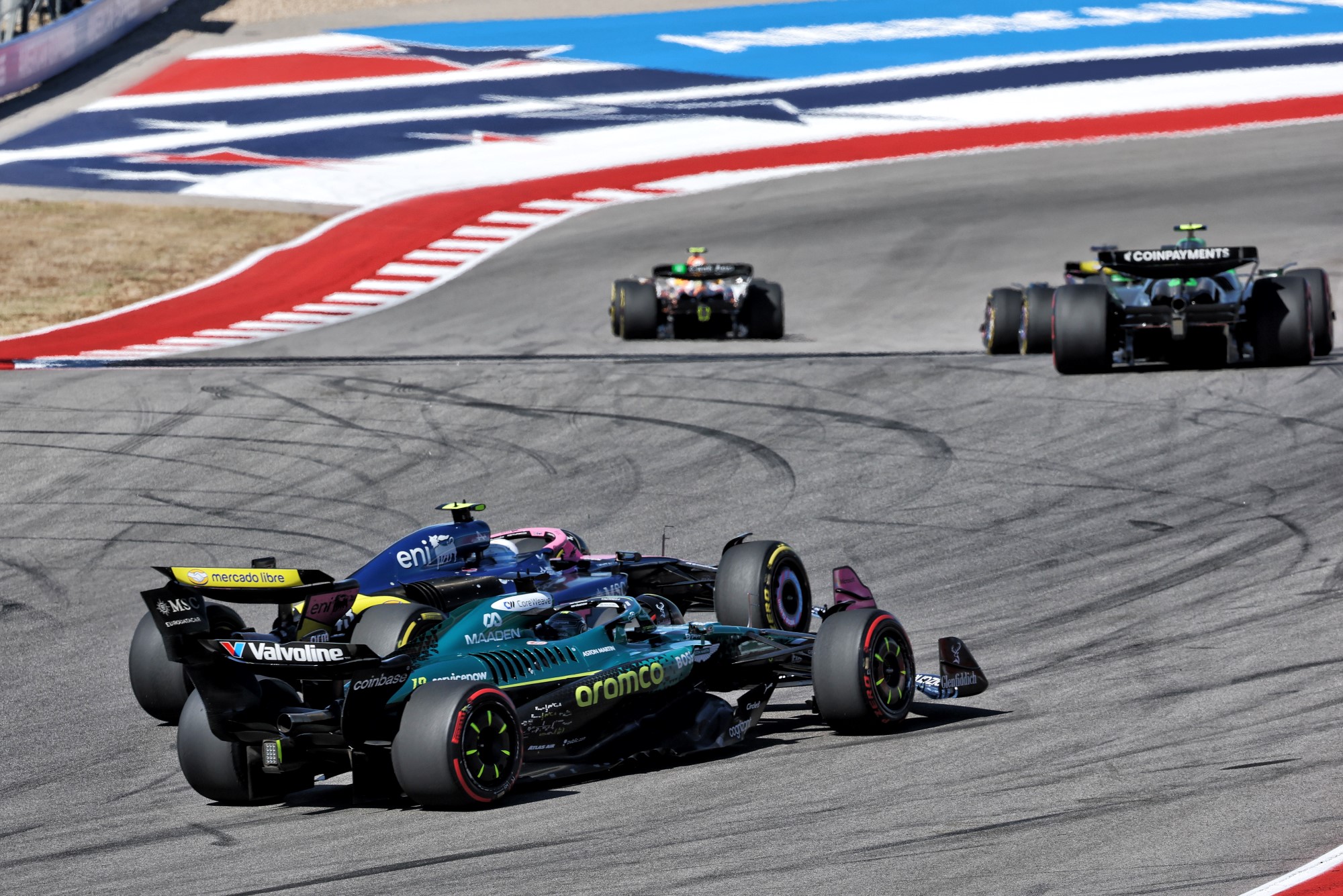 F1: Confira as imagens da vitória de Verstappen no GP do Estados Unidos 2025 Lance Stroll (CDN) Aston Martin F1 Team AMR25 and Franco Colapinto (ARG) Alpine F1 Team A525 battle for position.