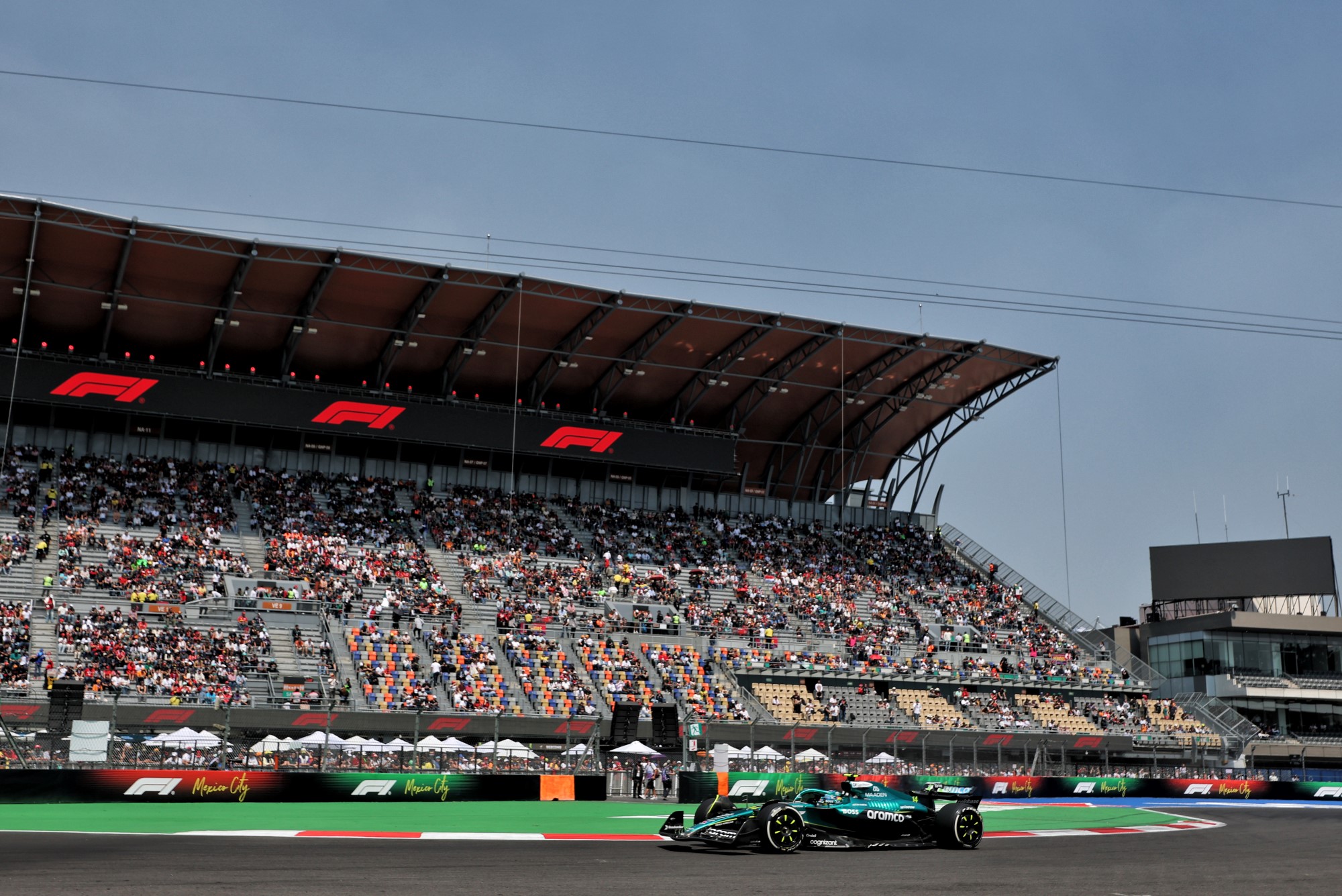 F1: Confira as imagens do primeiro dia de treinos do GP do México 2025 Fernando Alonso (ESP) Aston Martin F1 Team AMR25.