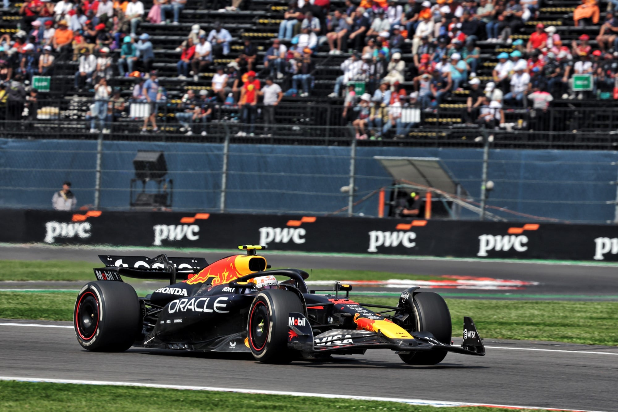 F1: Confira as imagens do primeiro dia de treinos do GP do México 2025 Yuki Tsunoda (JPN) Red Bull Racing RB21.