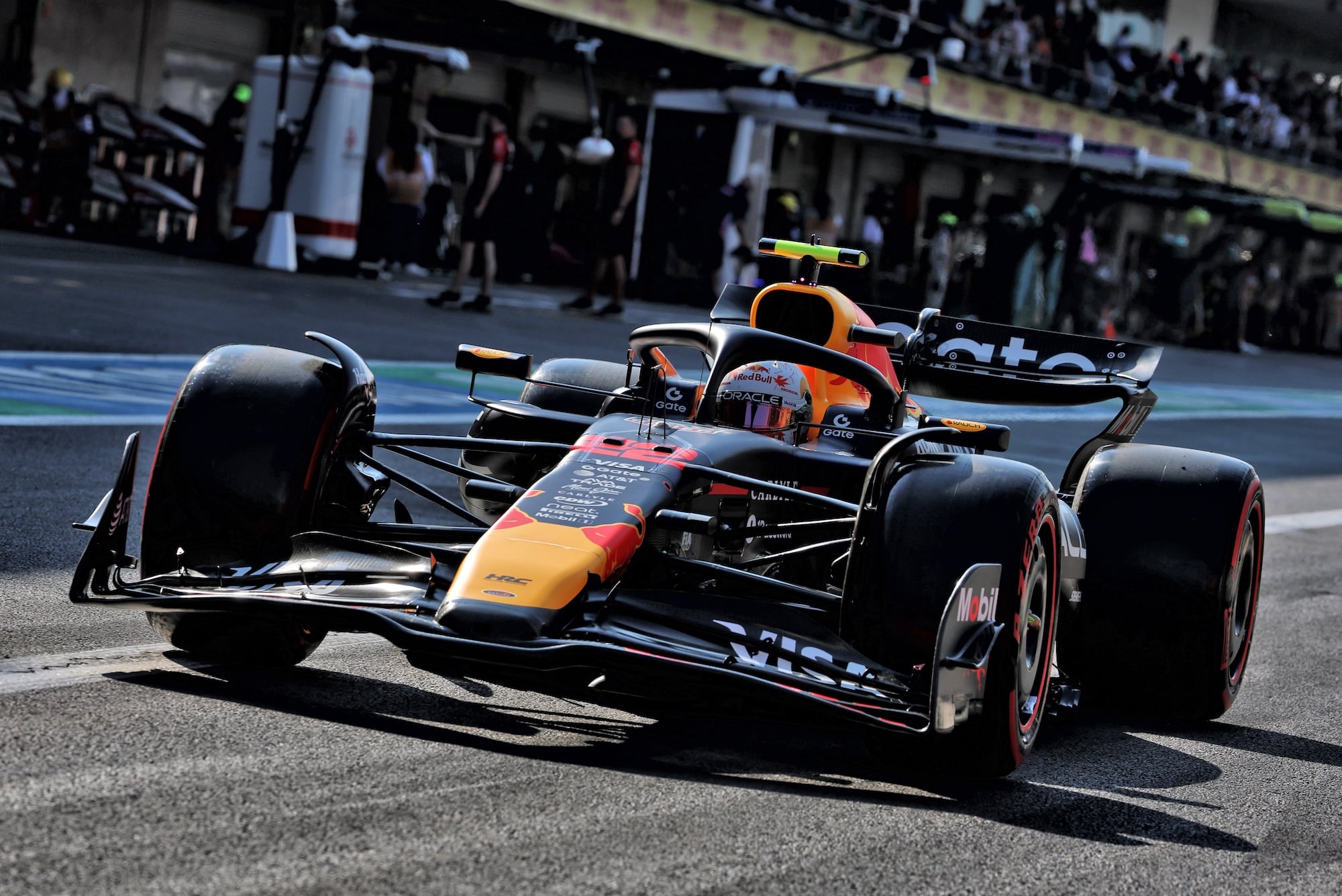 Yuki Tsunoda (JPN) Red Bull Racing RB21.